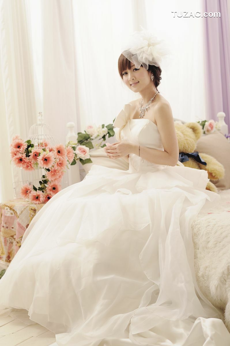 台湾正妹_果子MM/张凯洁《棚拍婚纱》写真集