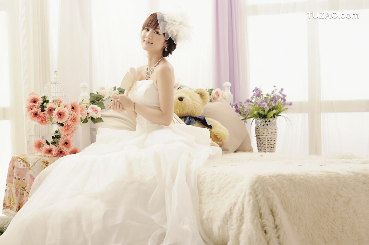 台湾正妹_果子MM/张凯洁《棚拍婚纱》写真集