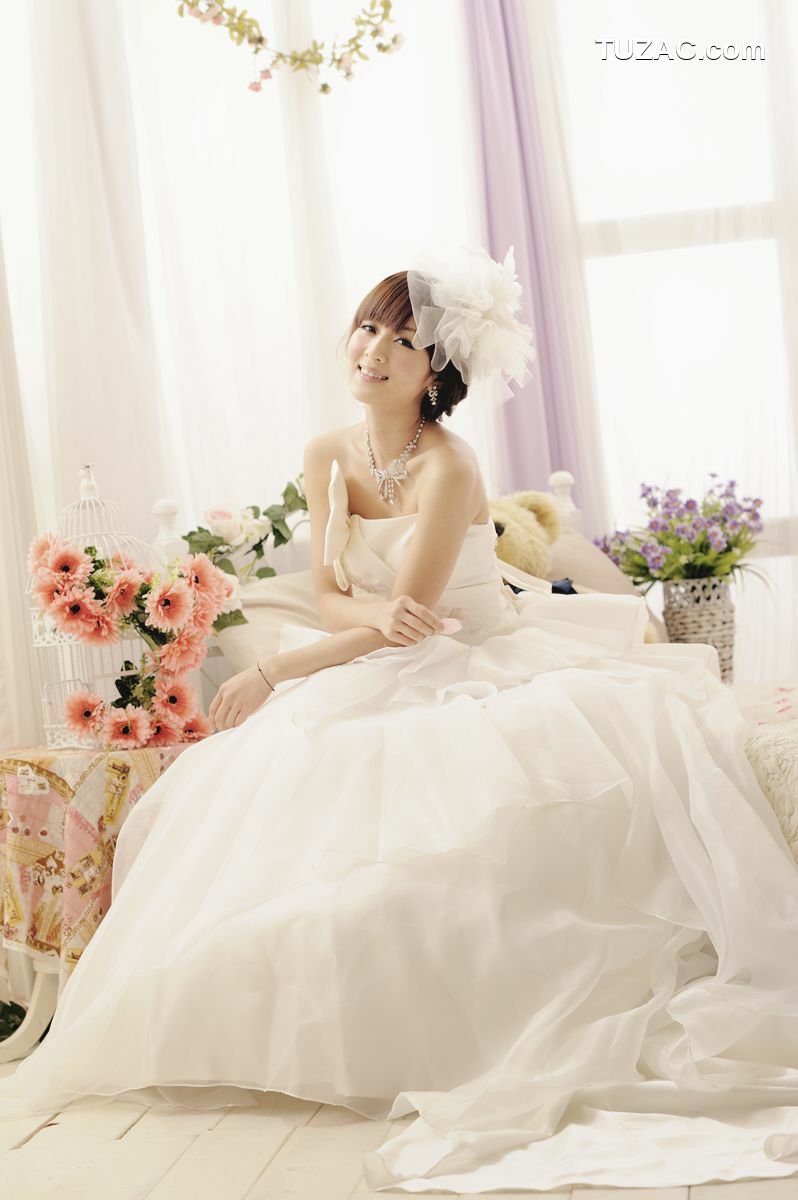 台湾正妹_果子MM/张凯洁《棚拍婚纱》写真集