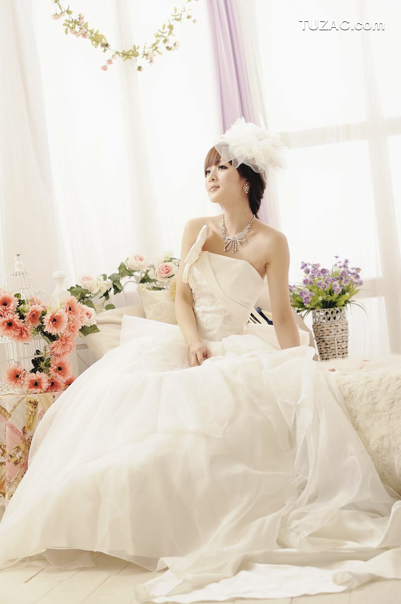 台湾正妹_果子MM/张凯洁《棚拍婚纱》写真集