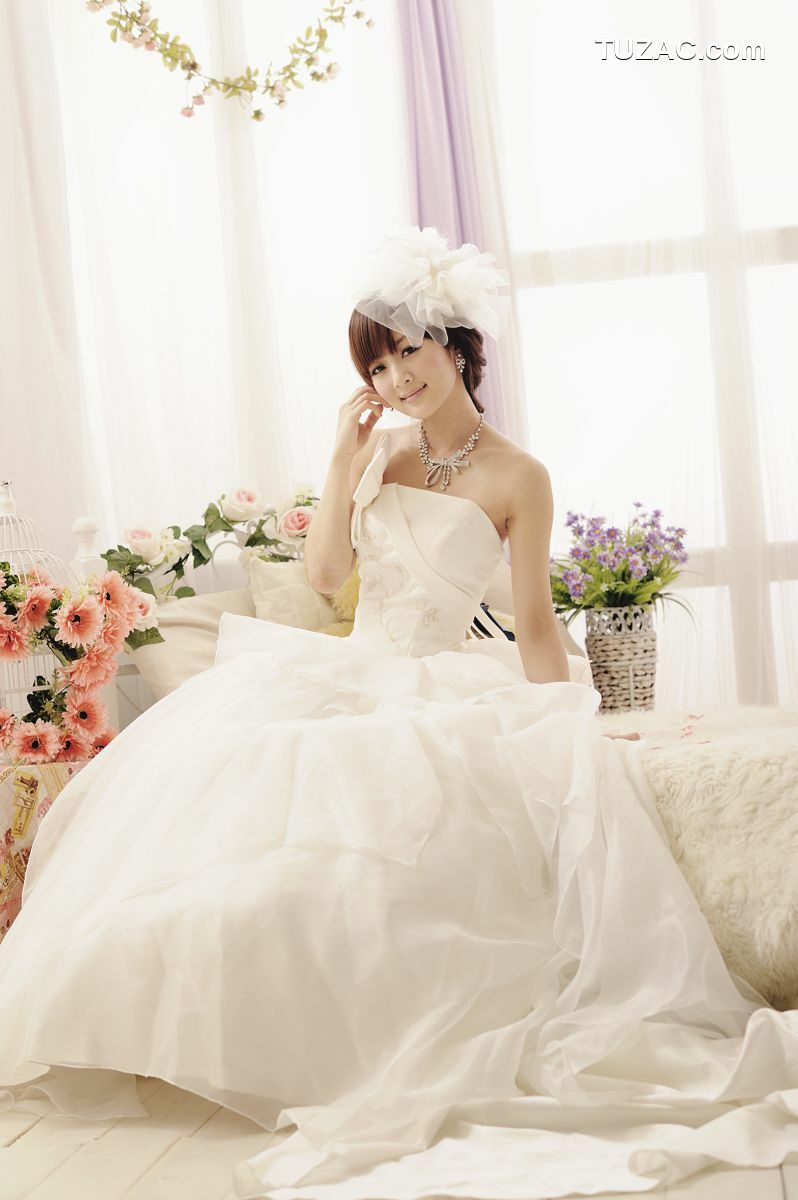 台湾正妹_果子MM/张凯洁《棚拍婚纱》写真集