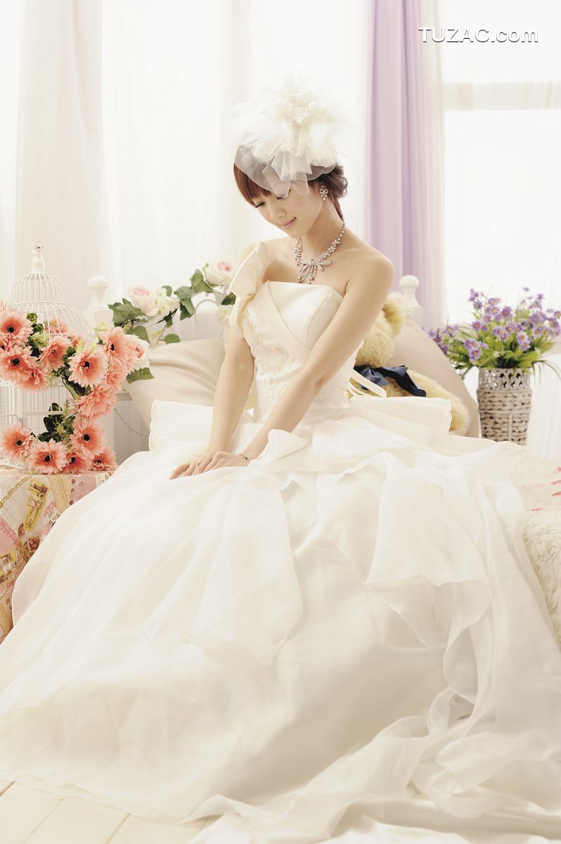 台湾正妹_果子MM/张凯洁《棚拍婚纱》写真集