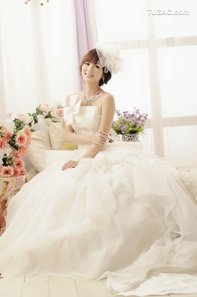 台湾正妹_果子MM/张凯洁《棚拍婚纱》写真集