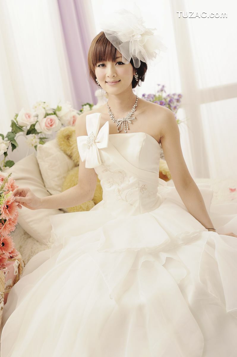 台湾正妹_果子MM/张凯洁《棚拍婚纱》写真集