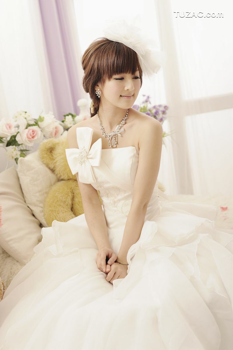 台湾正妹_果子MM/张凯洁《棚拍婚纱》写真集