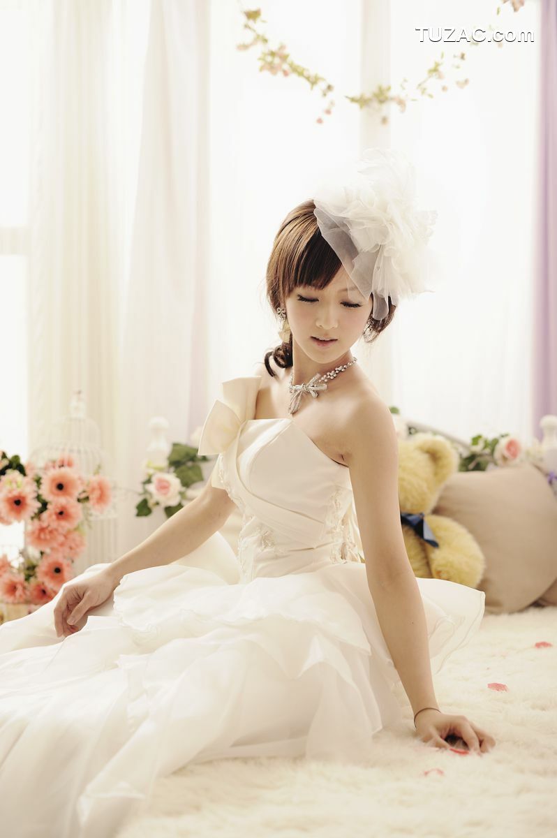 台湾正妹_果子MM/张凯洁《棚拍婚纱》写真集