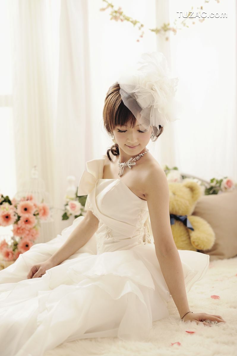 台湾正妹_果子MM/张凯洁《棚拍婚纱》写真集