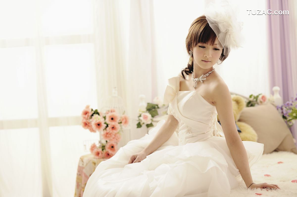 台湾正妹_果子MM/张凯洁《棚拍婚纱》写真集