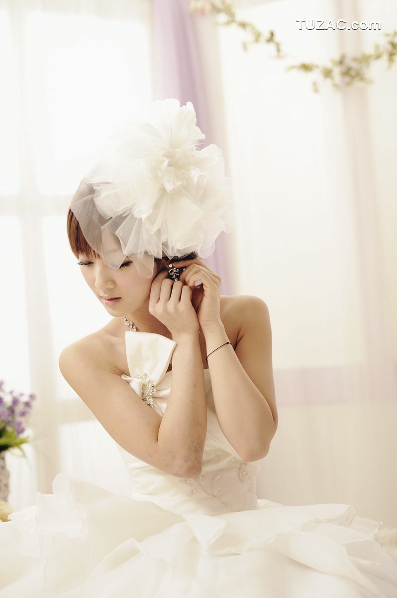 台湾正妹_果子MM/张凯洁《棚拍婚纱》写真集
