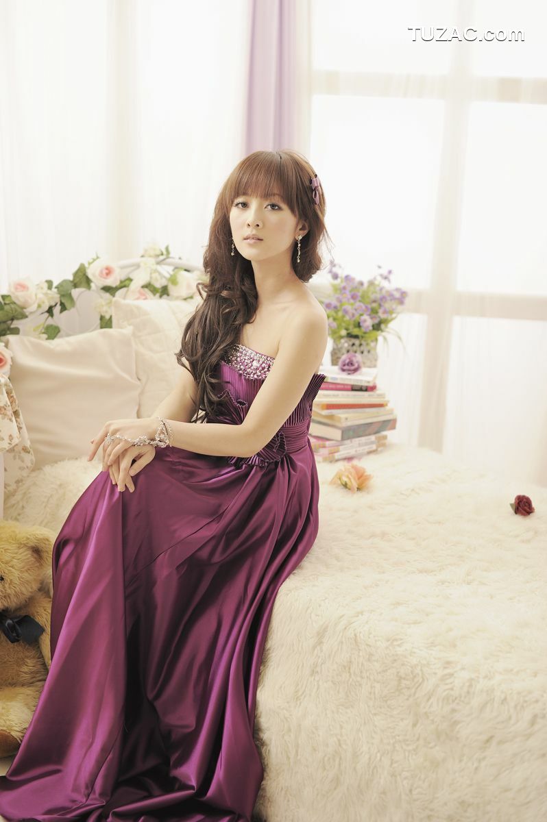台湾正妹_果子MM/张凯洁《棚拍婚纱》写真集