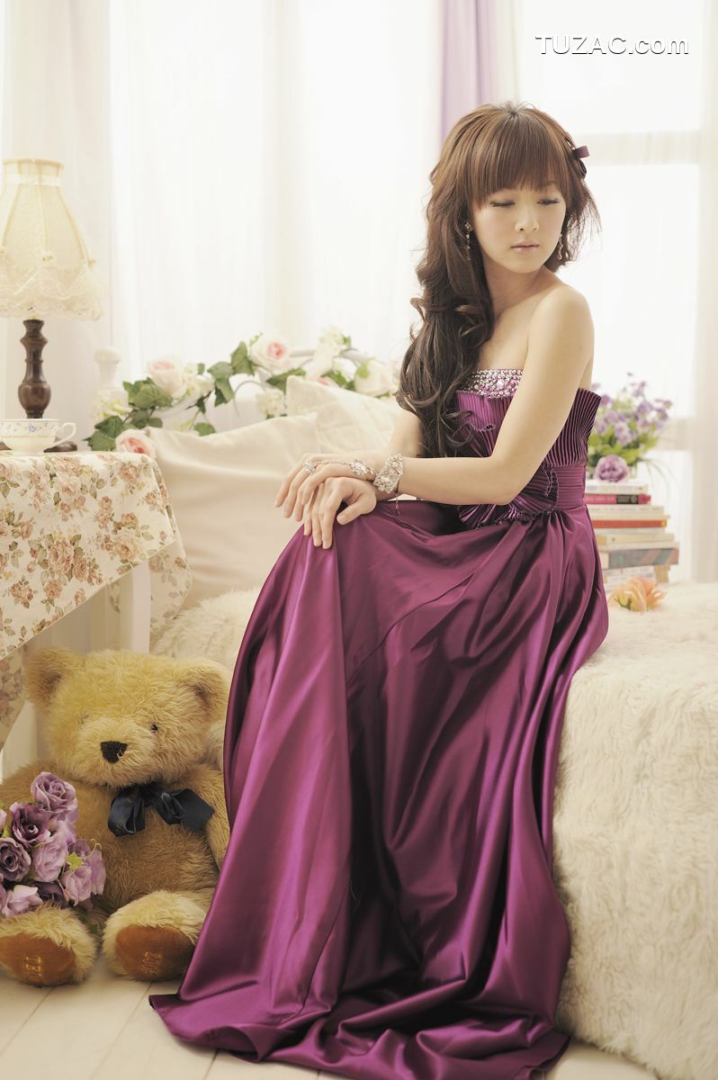 台湾正妹_果子MM/张凯洁《棚拍婚纱》写真集
