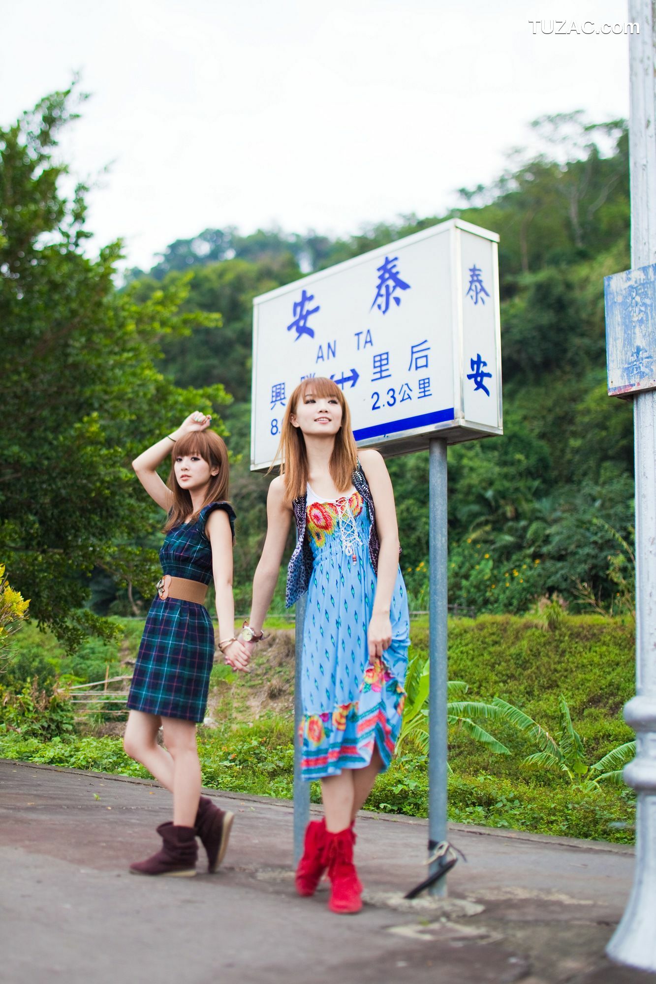 台湾正妹_果子MM、小品、兔兔(品果兔)《苗栗天空之城+泰安舊車站》第I部 写真集