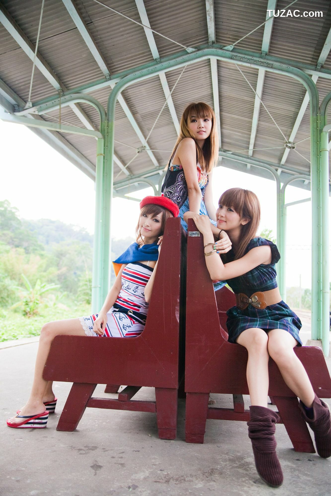 台湾正妹_果子MM、小品、兔兔(品果兔)《苗栗天空之城+泰安舊車站》第I部 写真集