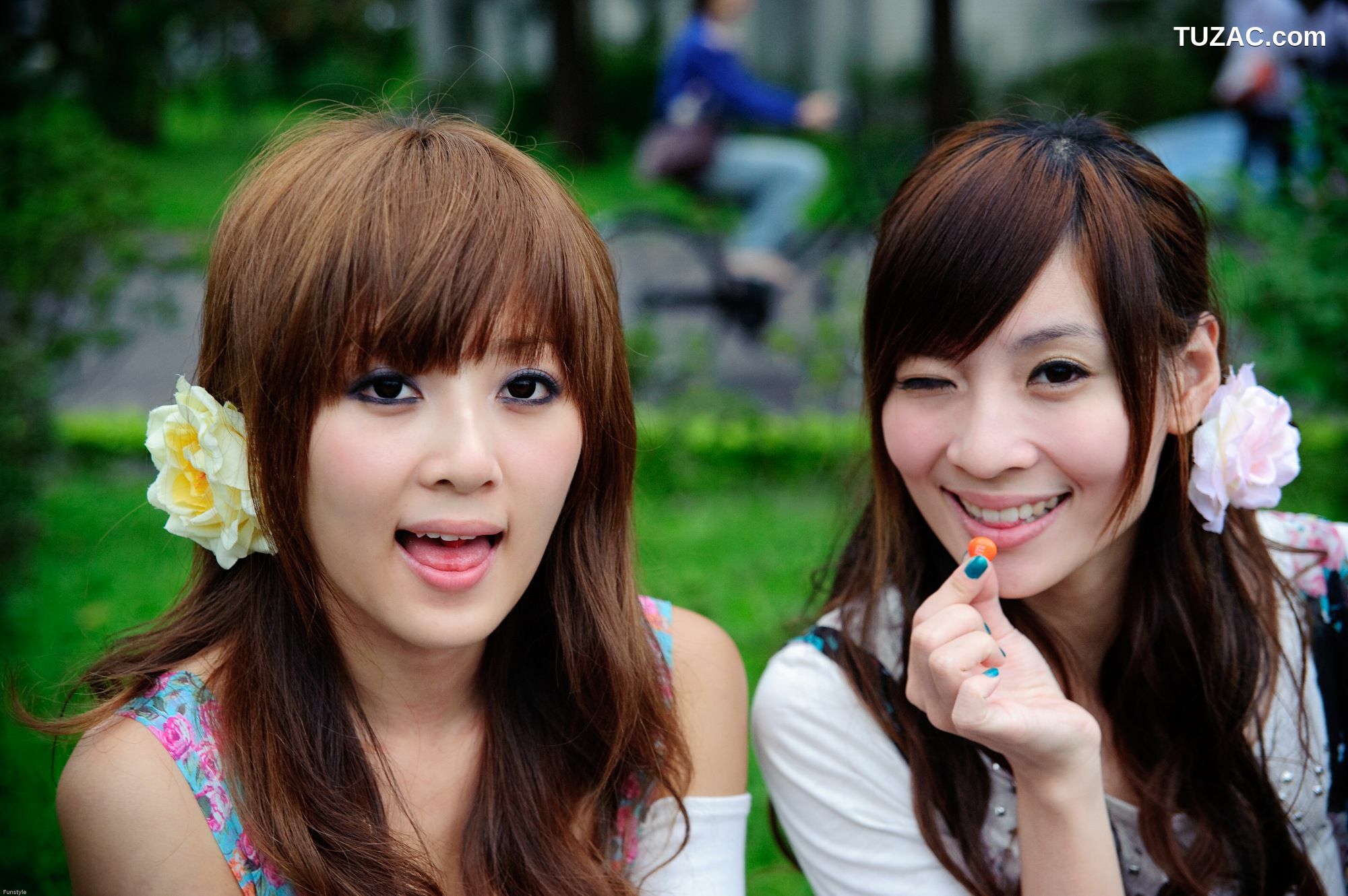 台湾正妹_果子Mikako+Minako《台大外拍 II》 写真集