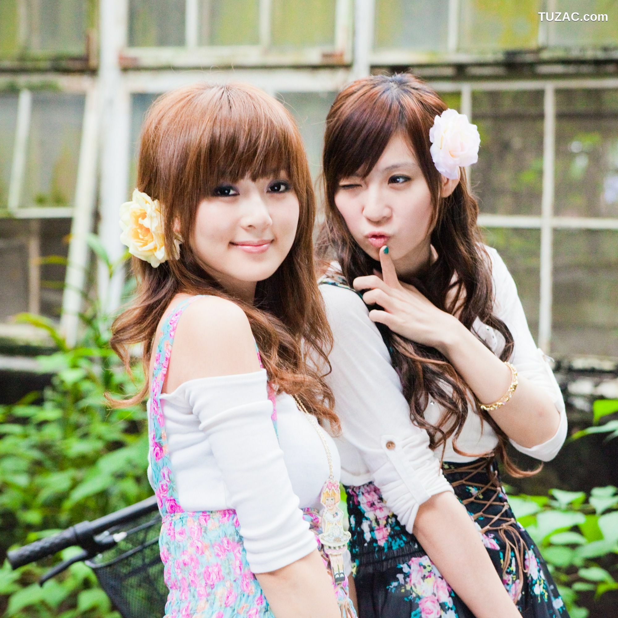 台湾正妹_果子Mikako+Minako《台大外拍 II》 写真集