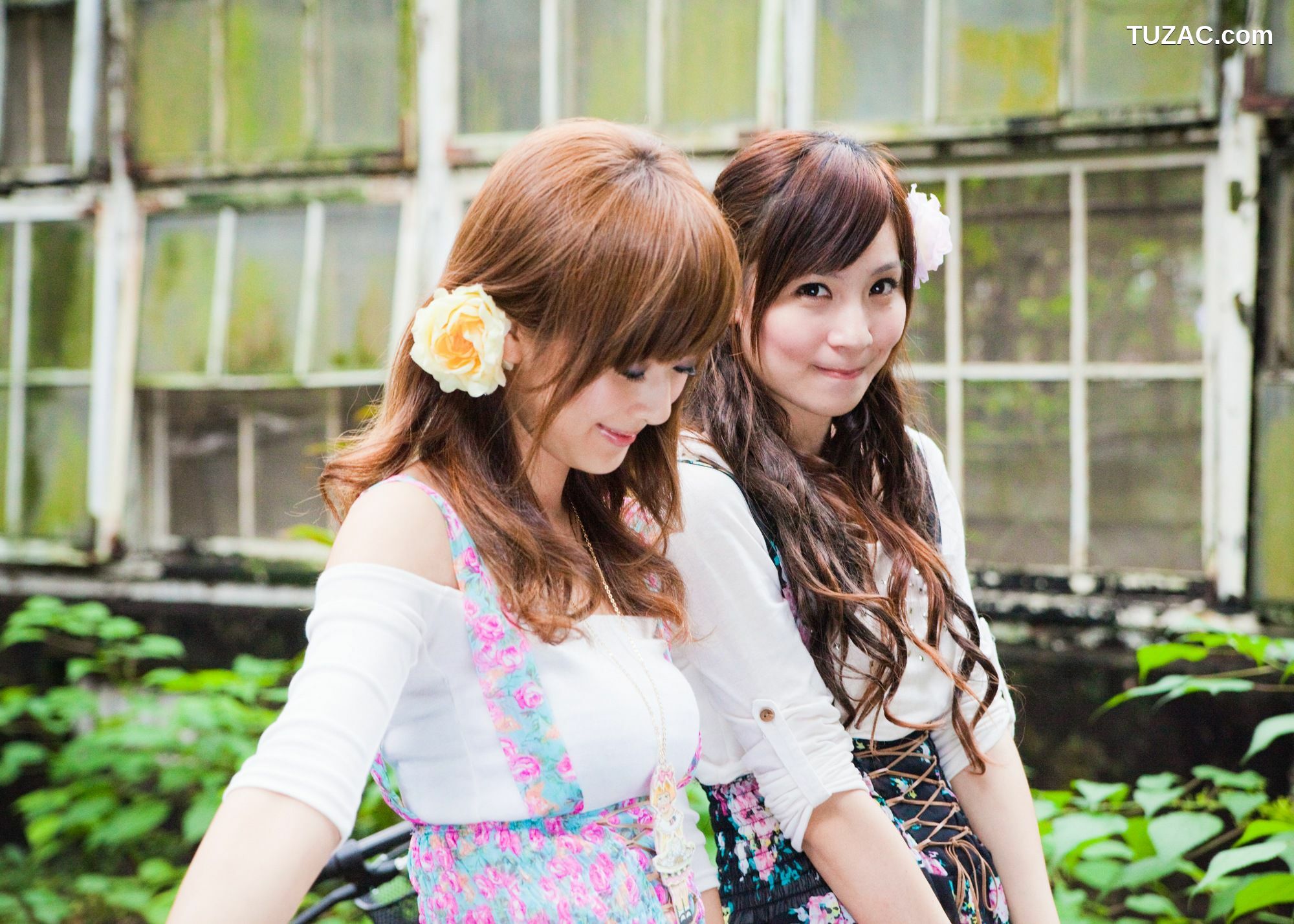 台湾正妹_果子Mikako+Minako《台大外拍 II》 写真集