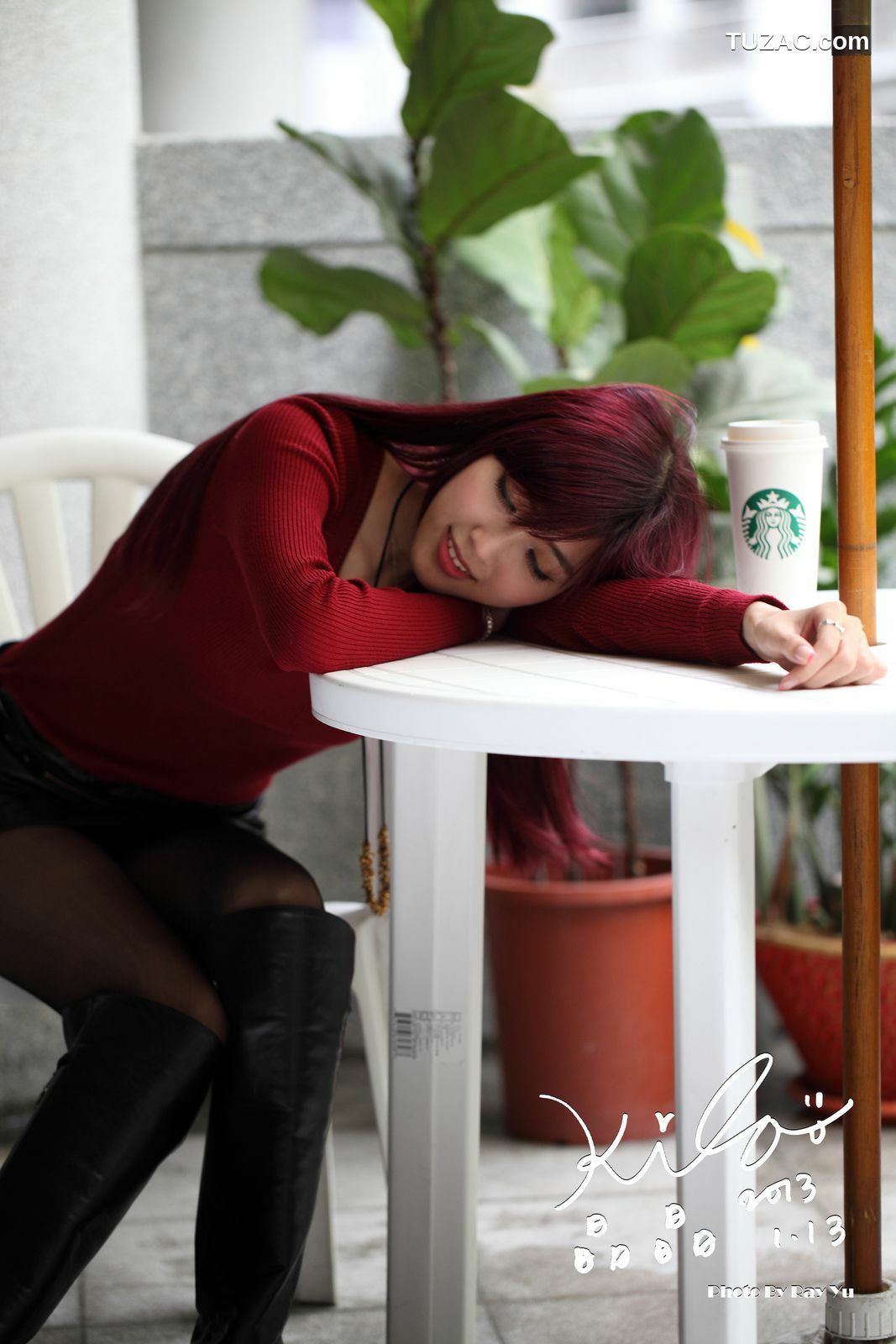 台湾正妹_金允乔/Kila晶晶《黑丝套裙街拍》写真集