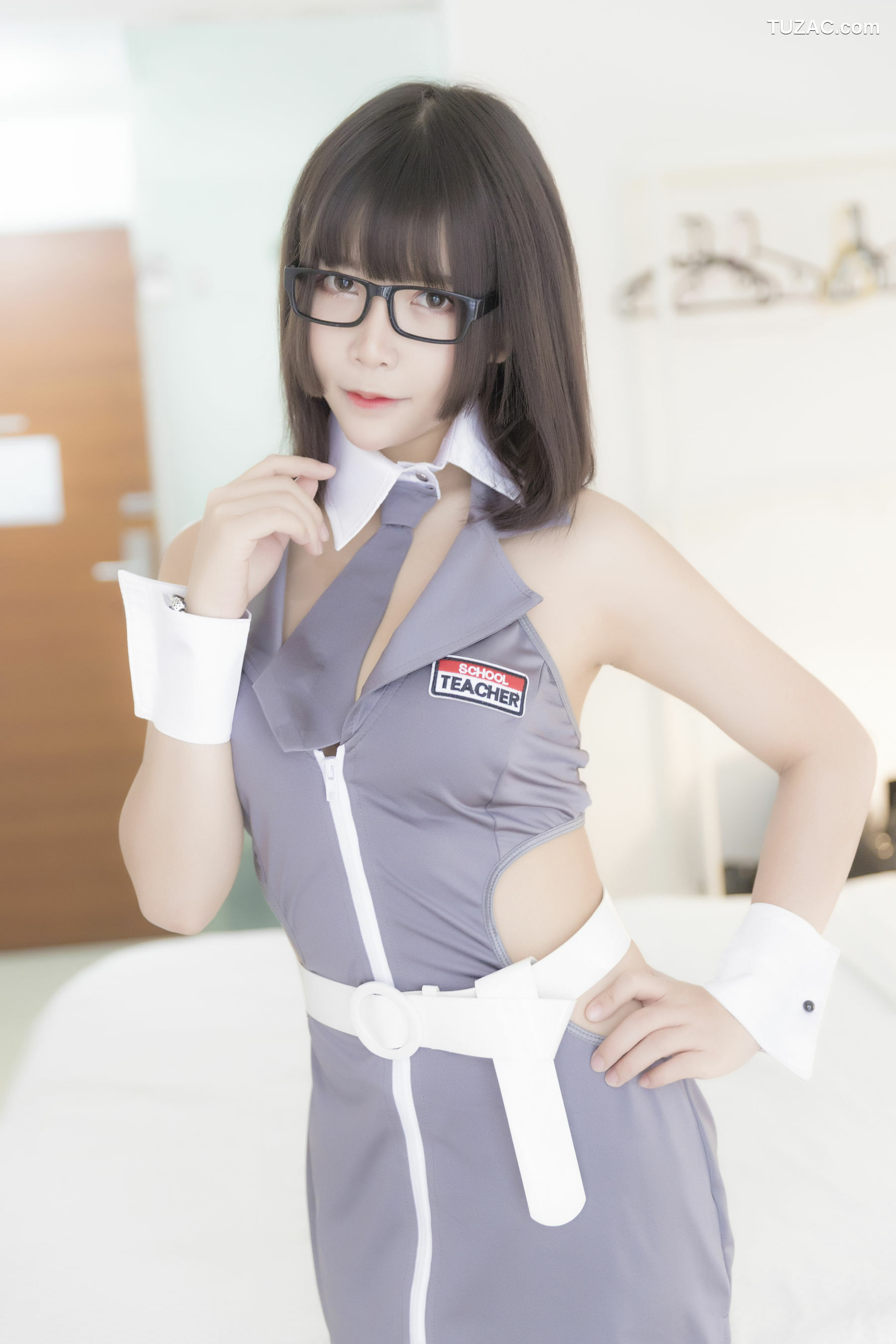 网络美女_ 抱走莫子aa 《黑丝制服》 写真集[45P]