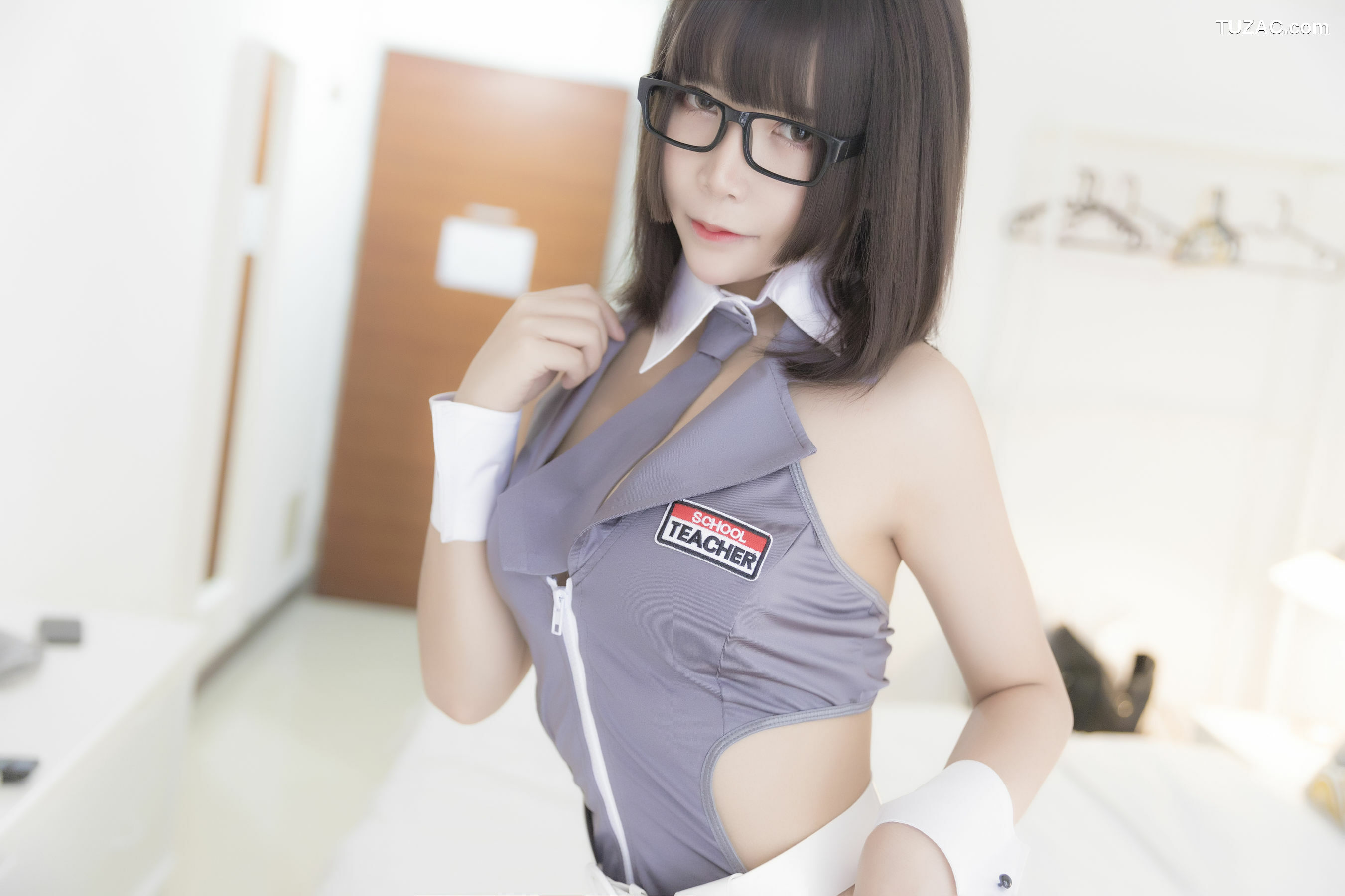 网络美女_ 抱走莫子aa 《黑丝制服》 写真集[45P]