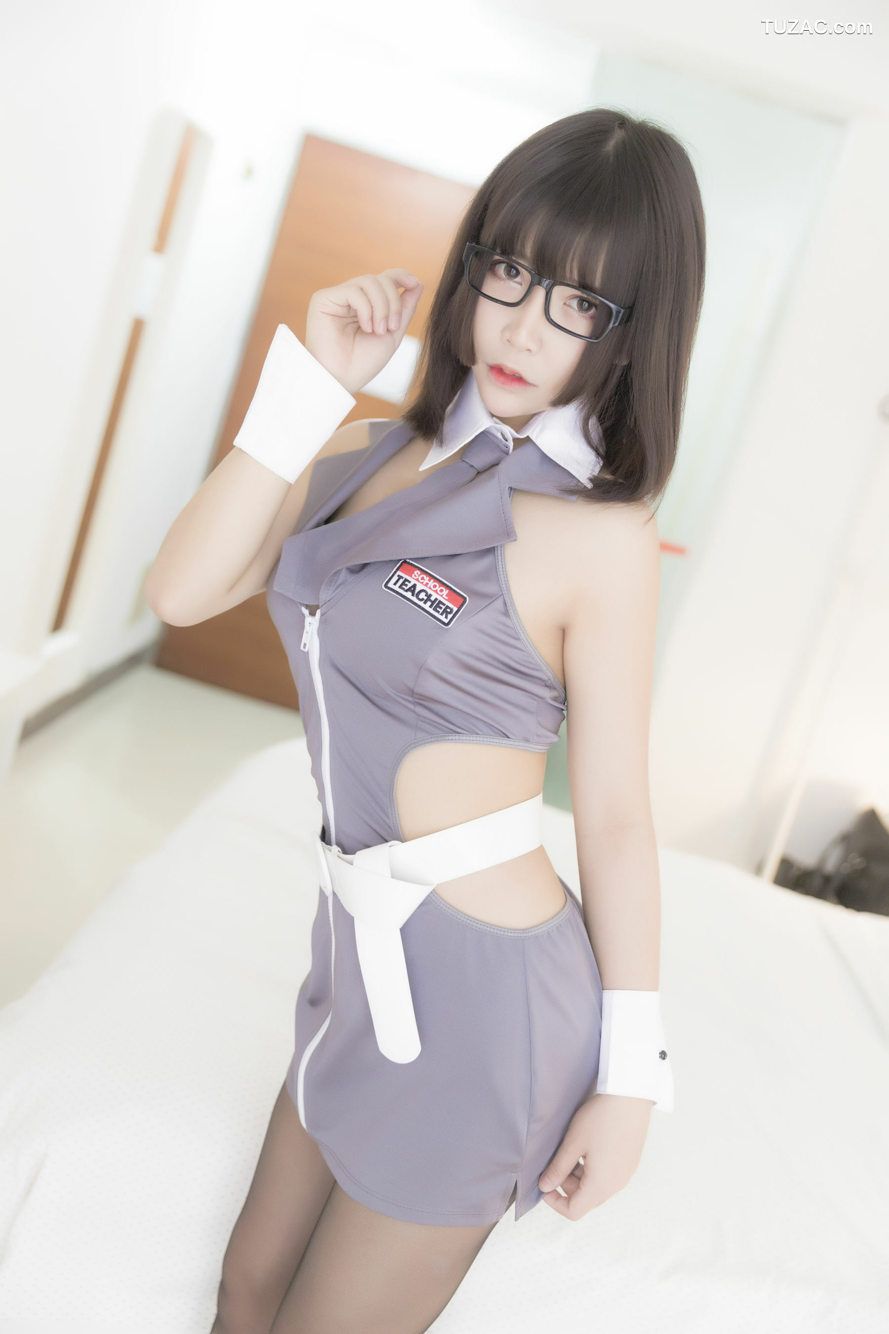 网络美女_ 抱走莫子aa 《黑丝制服》 写真集[45P]