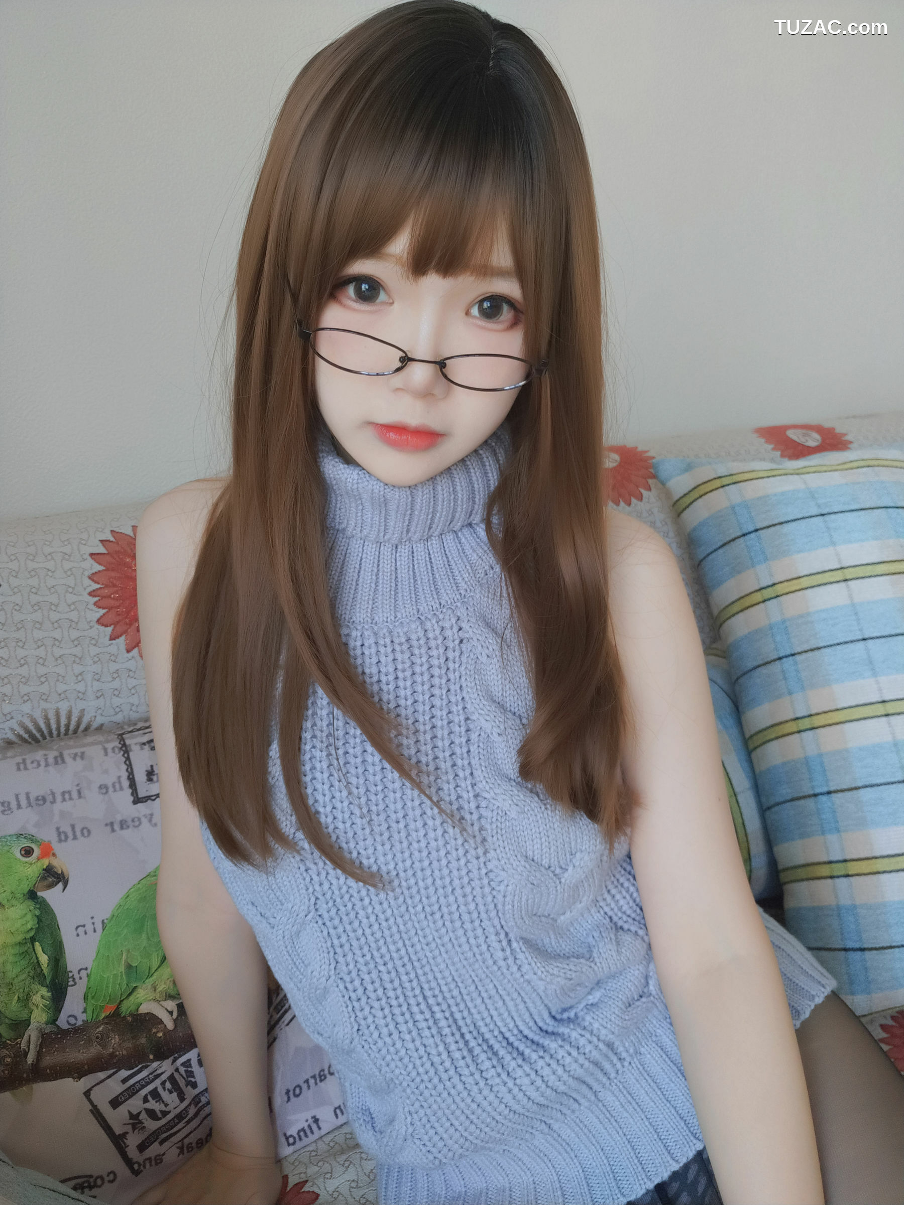 网络美女_动漫博主雪晴Astra - 黑丝漏背毛衣