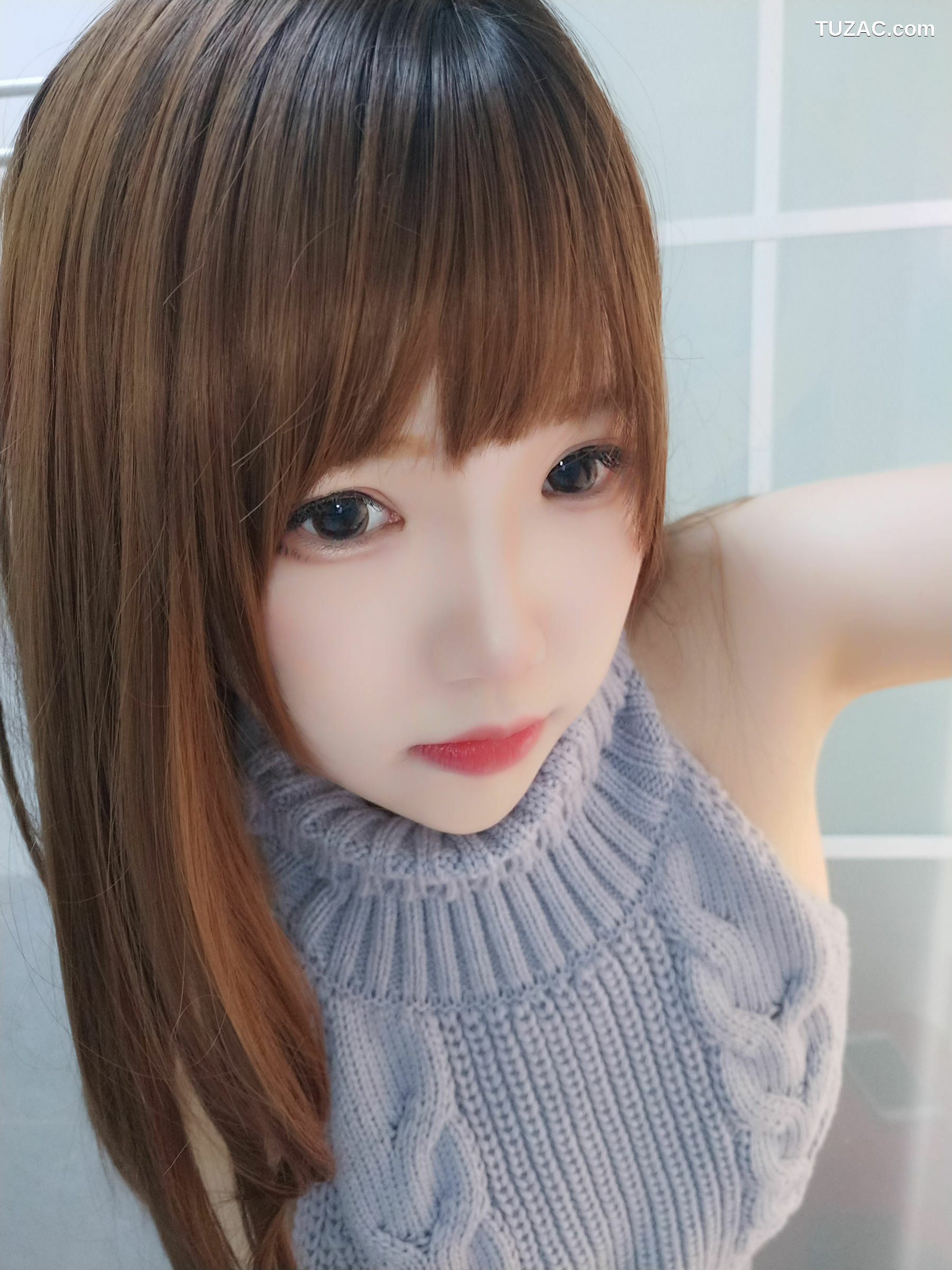网络美女_动漫博主雪晴Astra - 黑丝漏背毛衣