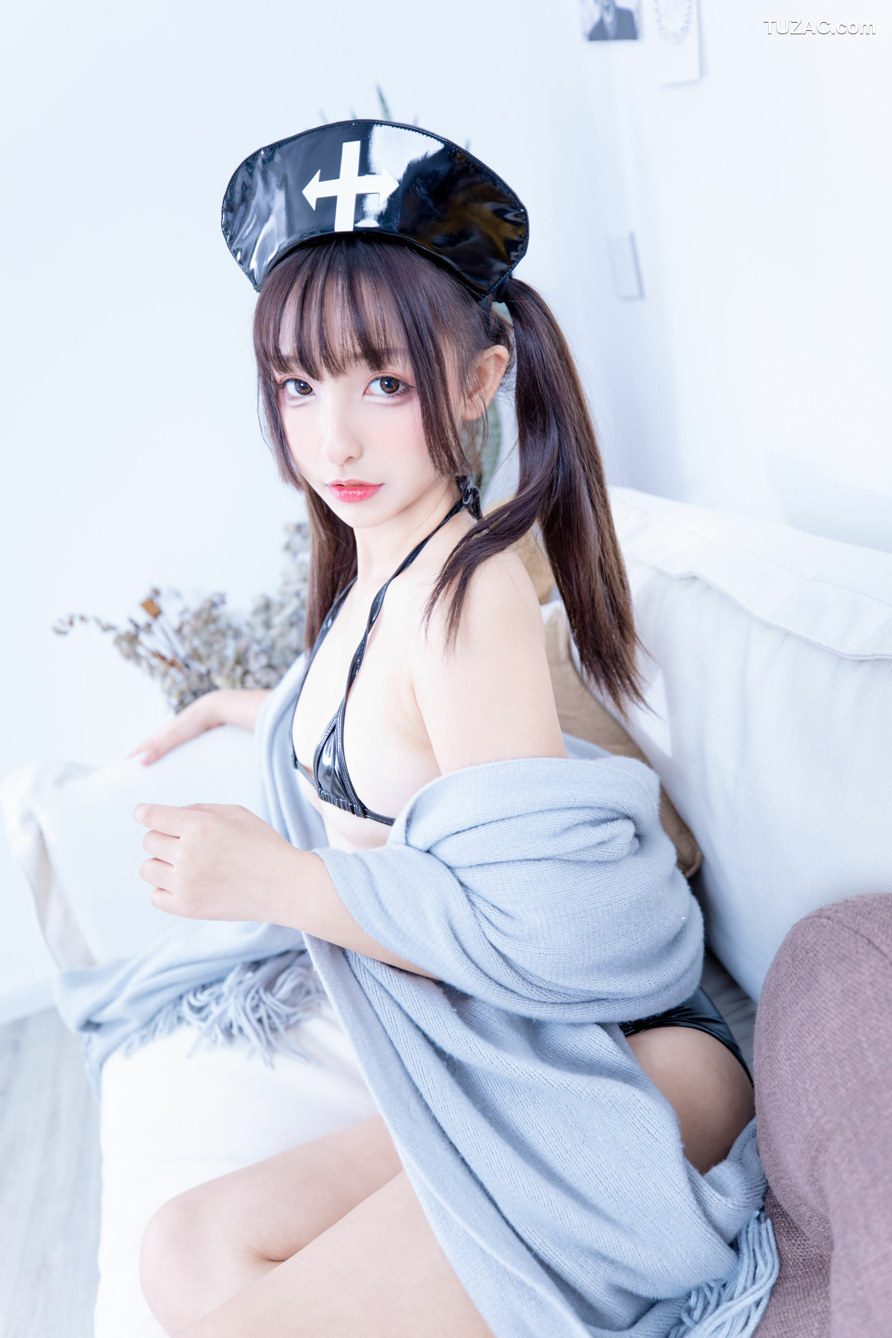 网络美女_神楽坂真冬 《暗黑护士 空気なし》 写真集
