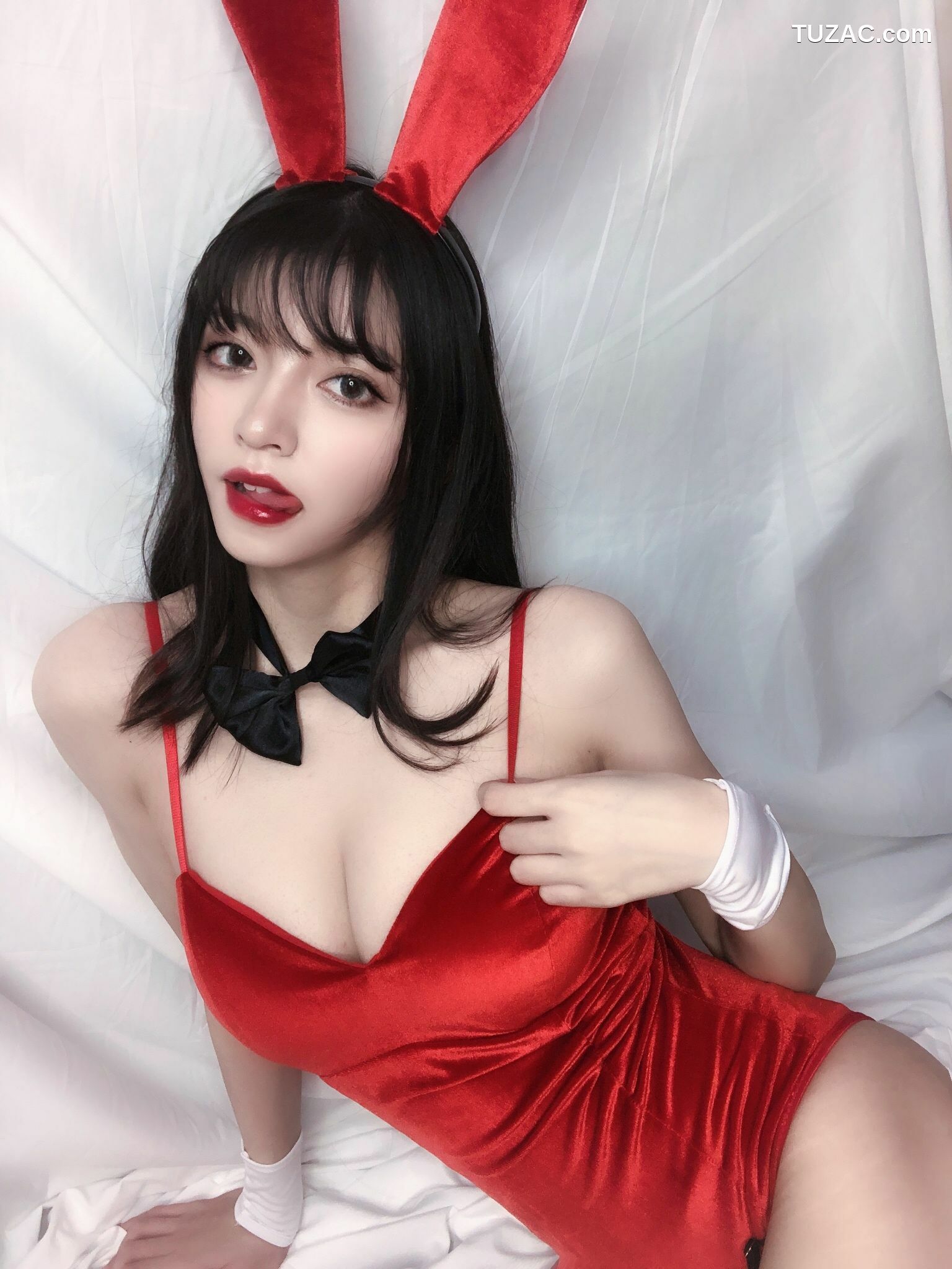 网络美女_銘銘Kizami 《红丝绒兔女郎》 写真集