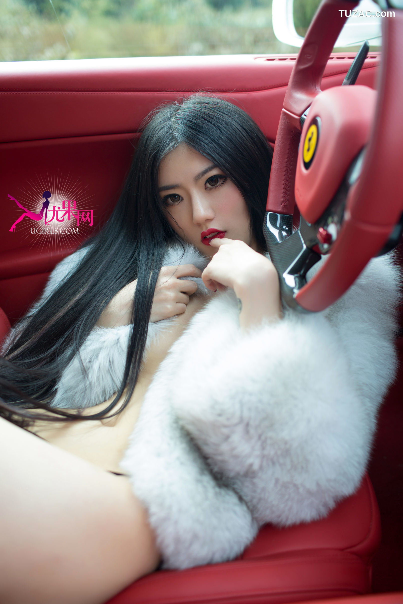 UGirls尤果网-U051-金子熙-《香肩酥胸长腿美女与豪车性感较量》-2014.10.31