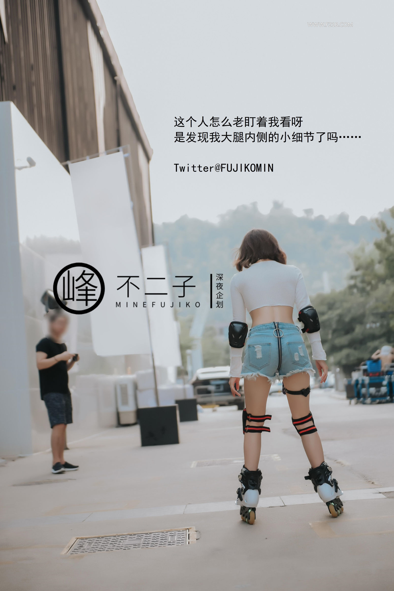 峰不二子《美穴塞入跳蛋玩滑下体都湿透了 男厕帮路人小哥哥解决翘硬肉棒》 - 未分类人体摄影