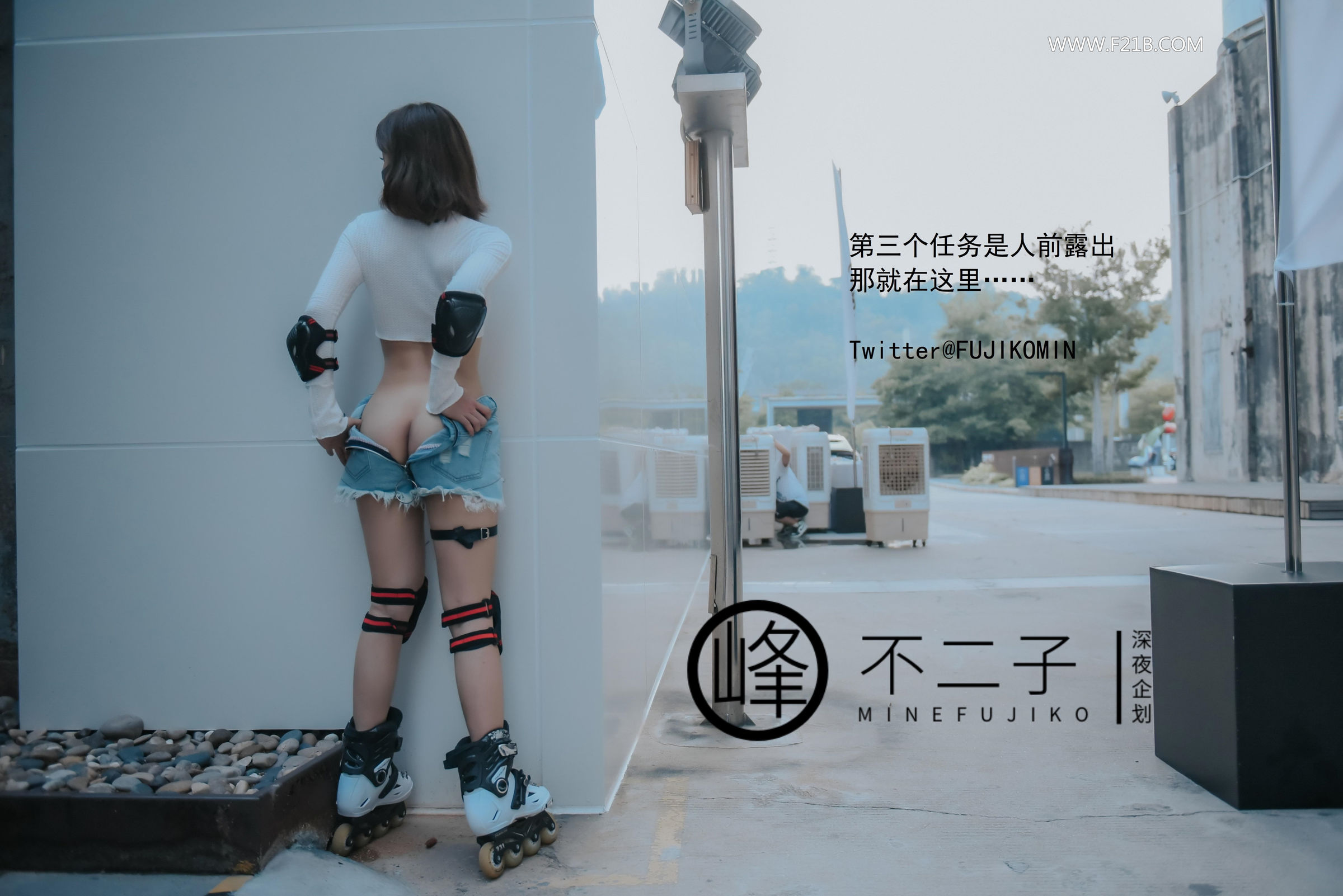 峰不二子《美穴塞入跳蛋玩滑下体都湿透了 男厕帮路人小哥哥解决翘硬肉棒》 - 未分类人体摄影