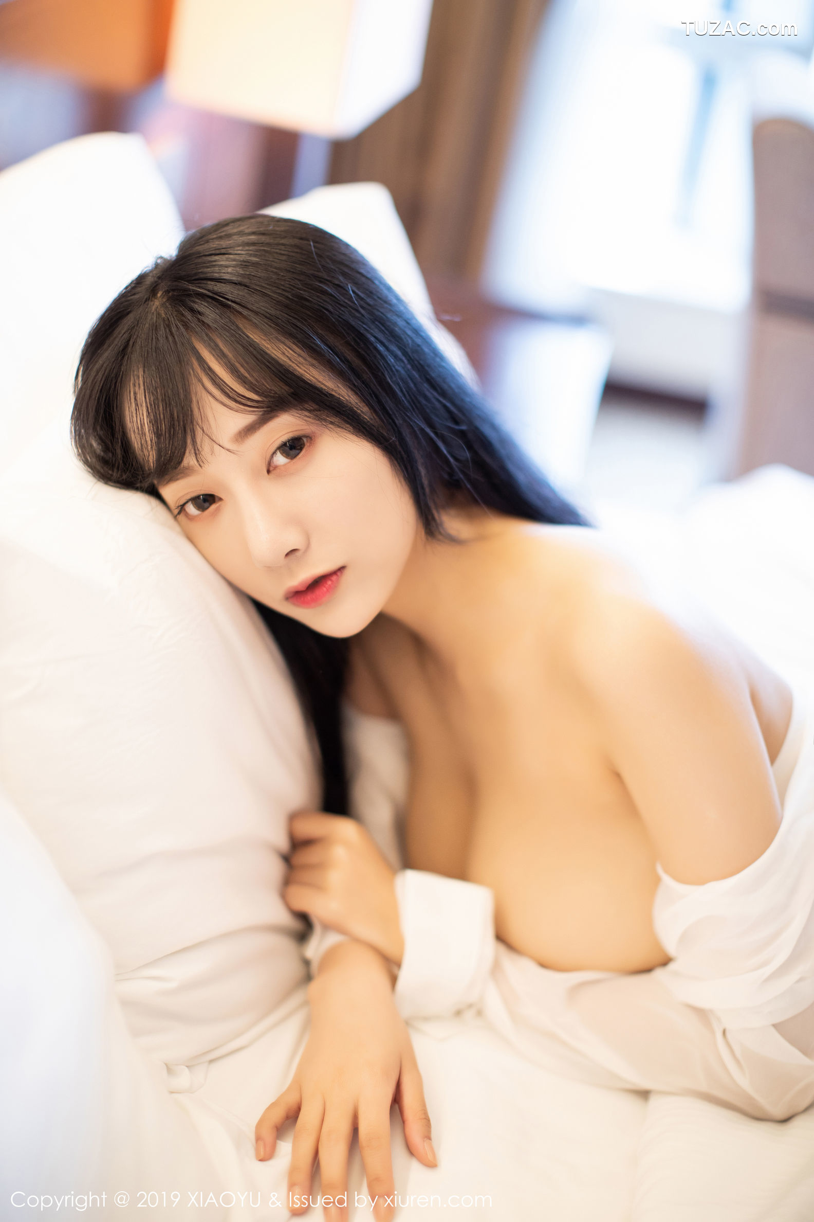 XiaoYu语画界-076-何嘉颖-《低开衬衫与蕾丝吊袜下的婀娜姿态》-2019.05.23