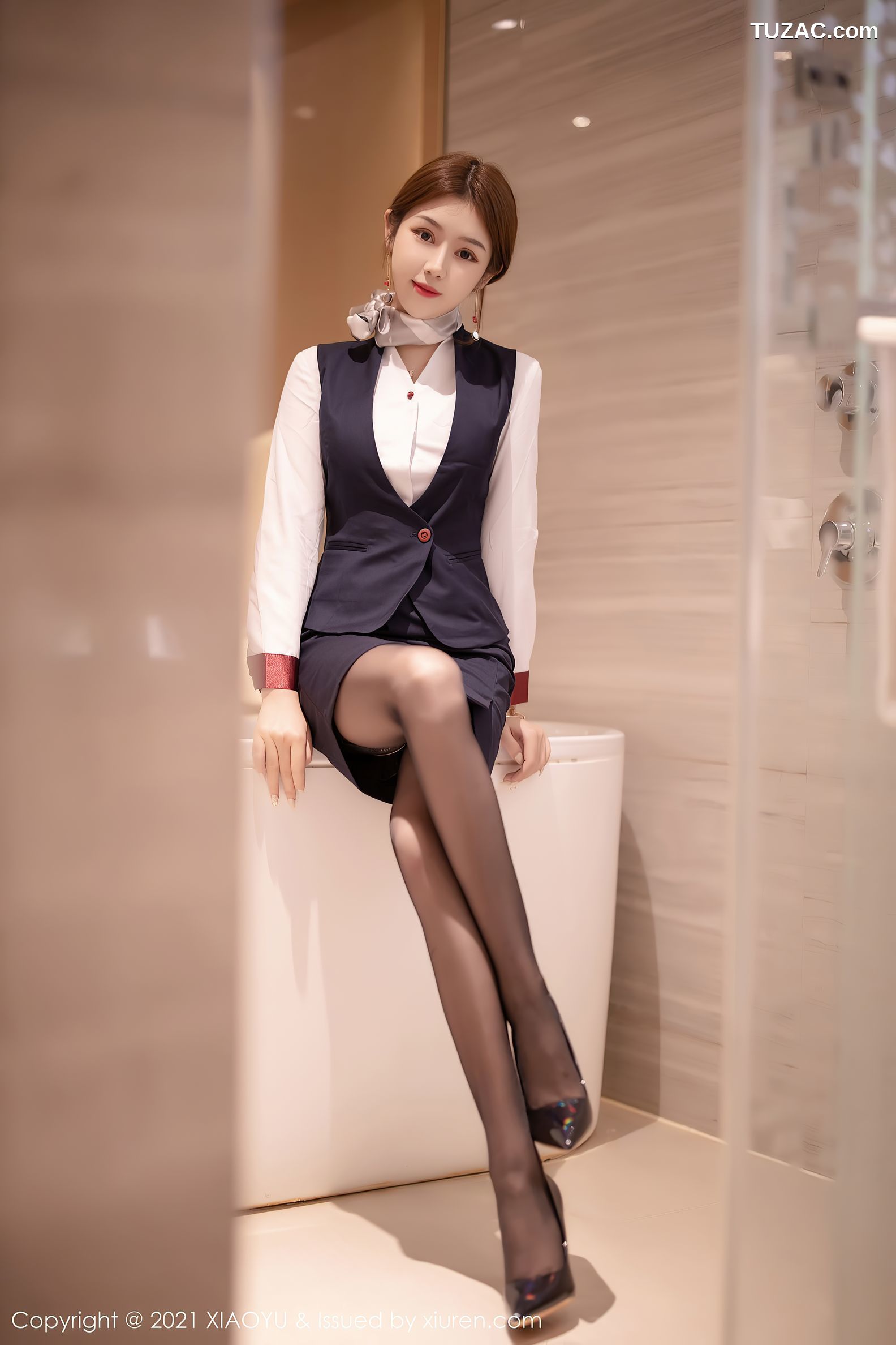 XiaoYu语画界-449-梦梵-经典空乘制服红色内衣蕾丝吊带袜-2021.01.12