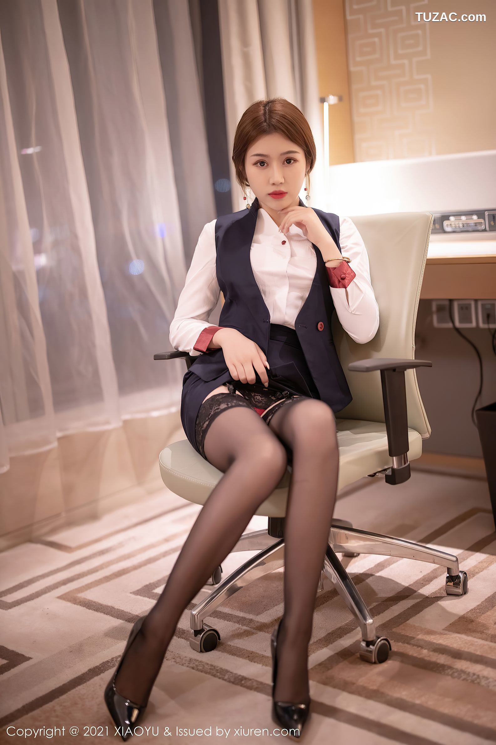 XiaoYu语画界-449-梦梵-经典空乘制服红色内衣蕾丝吊带袜-2021.01.12