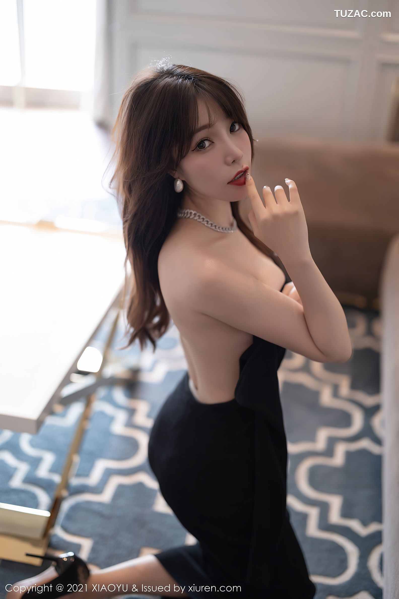 XiaoYu语画界-502-芝芝-露背礼裙肉丝-2021.04.06