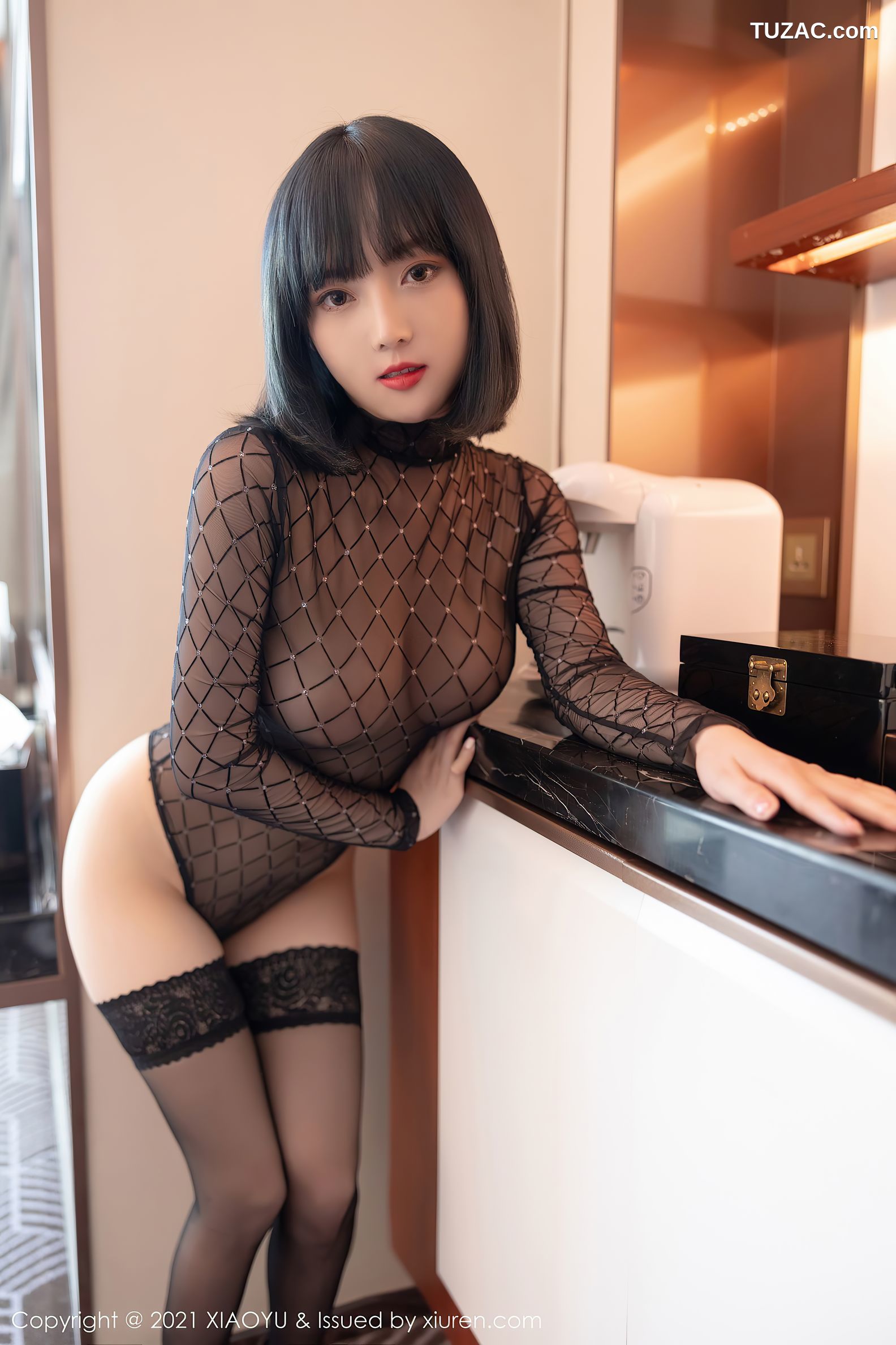 XiaoYu语画界-516-豆瓣酱-黑色超透连体衣蕾丝袜-2021.04.26