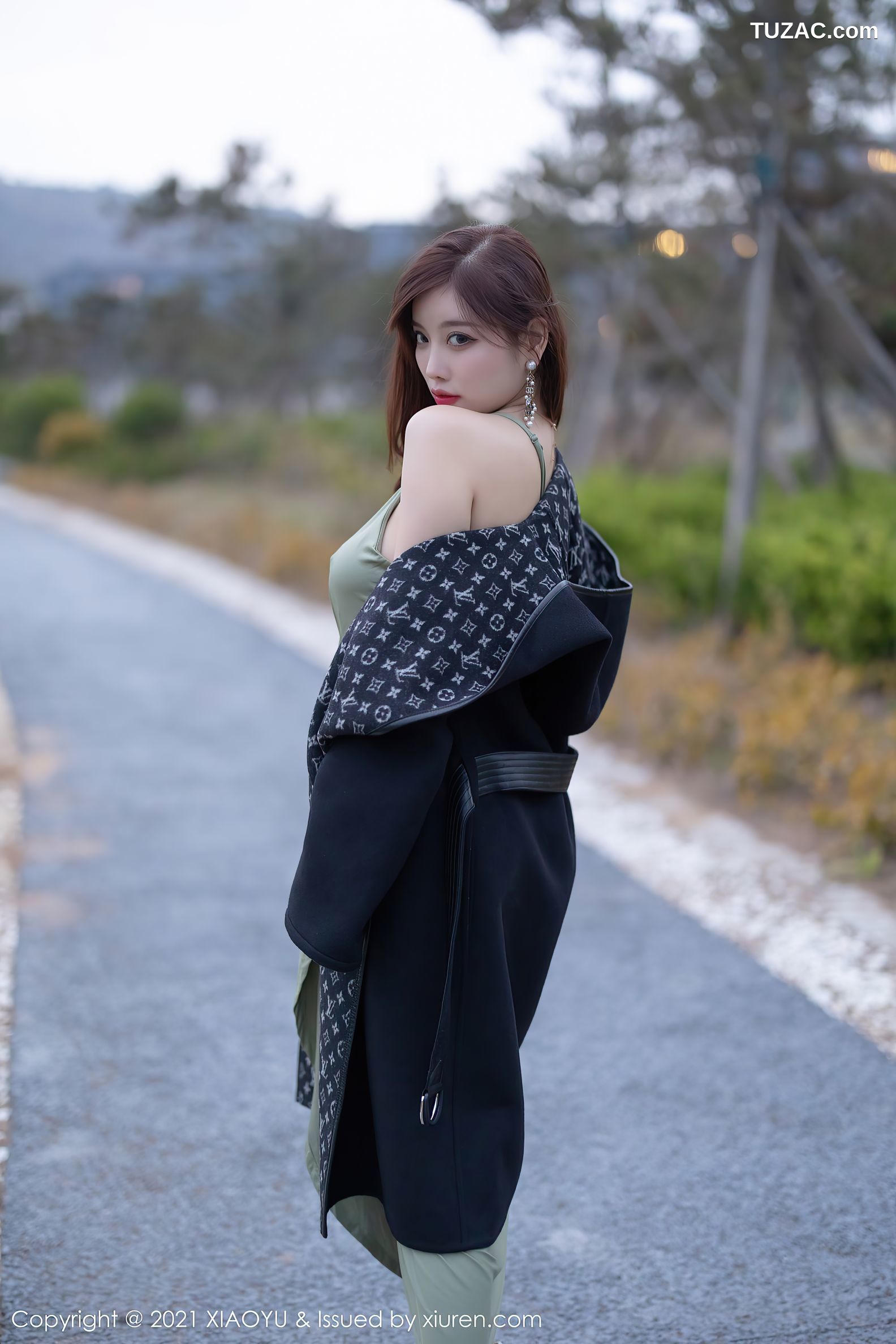XiaoYu语画界-538-杨晨晨-青岛旅拍-户外轻透长裙低胸豪乳-2021.05.28