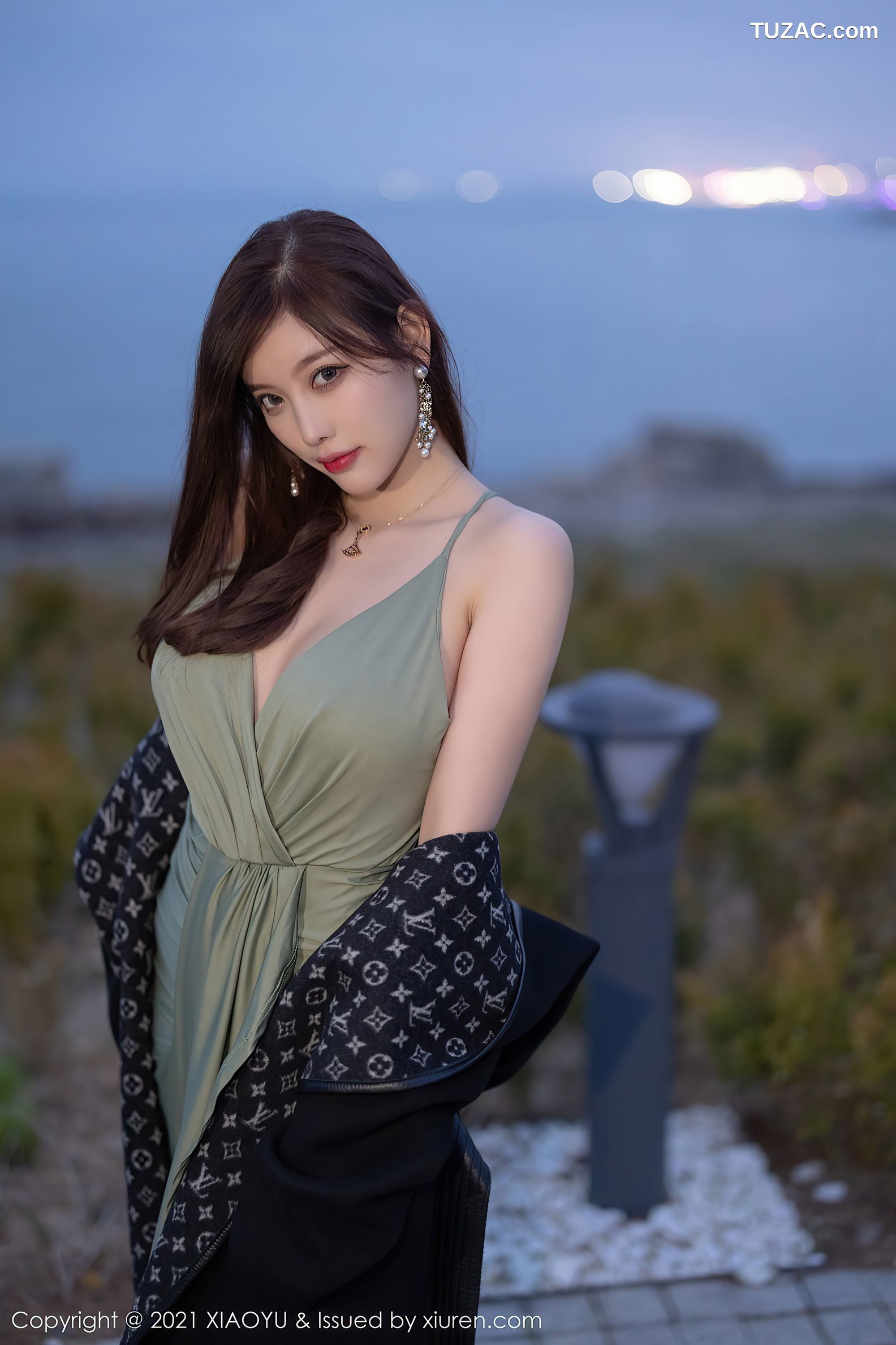XiaoYu语画界-538-杨晨晨-青岛旅拍-户外轻透长裙低胸豪乳-2021.05.28