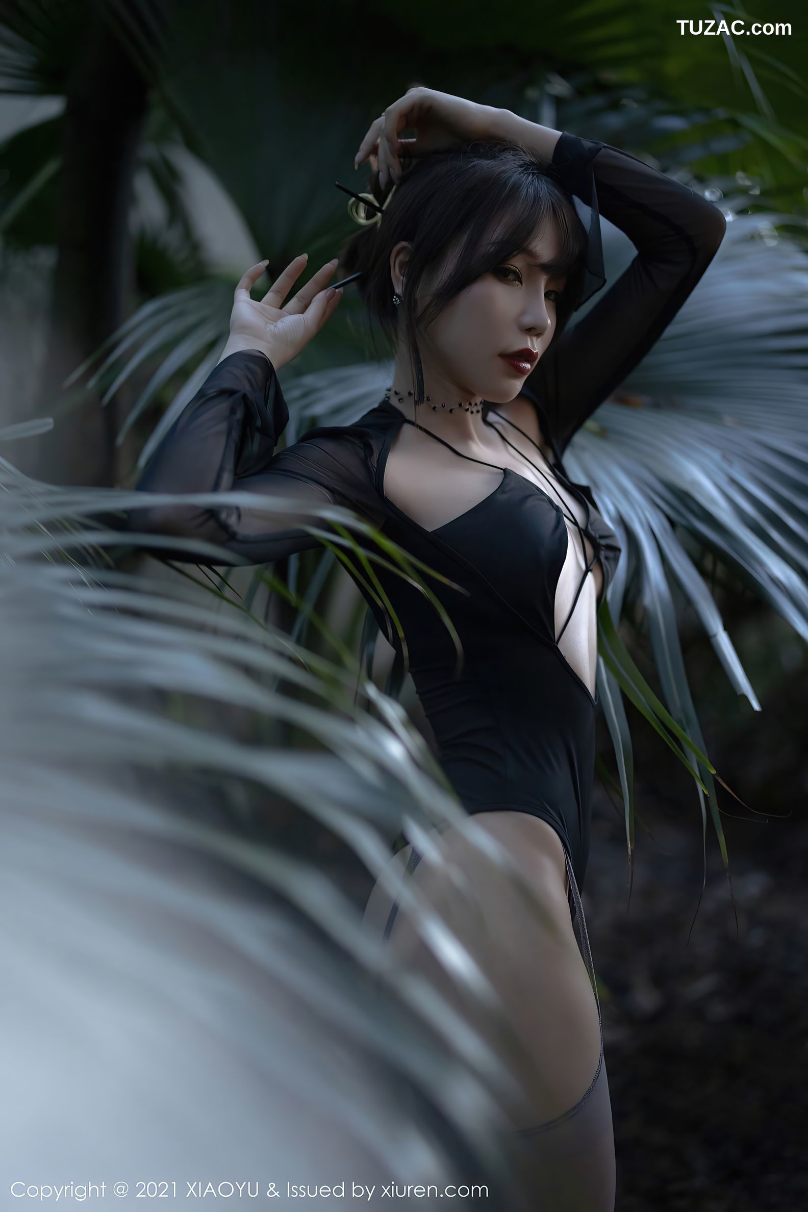 XiaoYu语画界-581-芝芝-森系朦胧主题黑色服饰黑丝吊带袜-2021.07.29