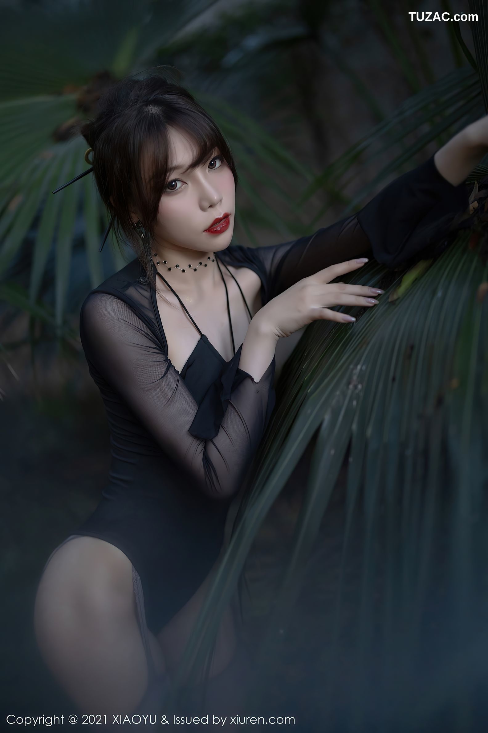 XiaoYu语画界-581-芝芝-森系朦胧主题黑色服饰黑丝吊带袜-2021.07.29