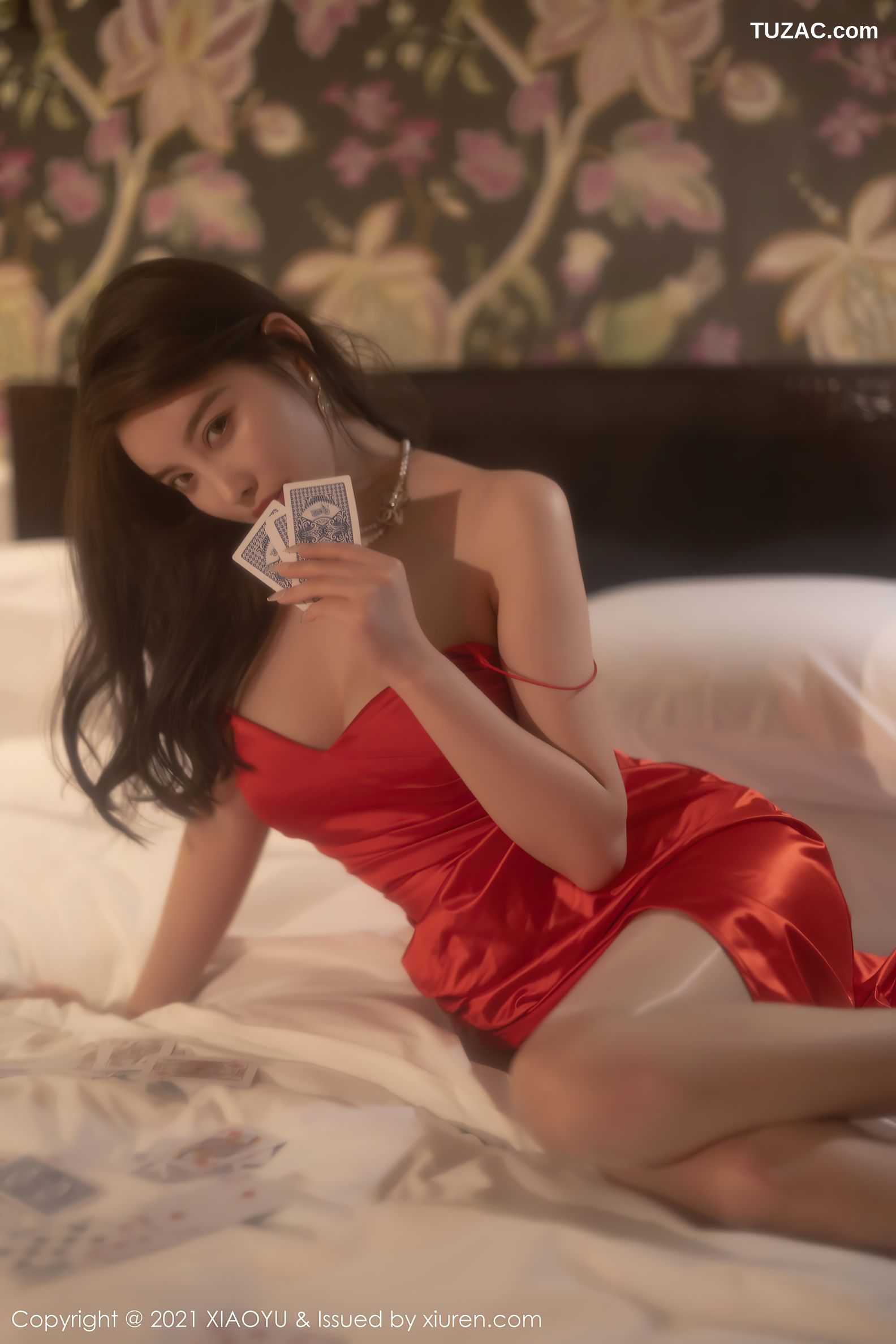 XiaoYu语画界-582-杨晨晨-荷官女郎主题低胸吊带裙超薄肉丝-2021.07.30