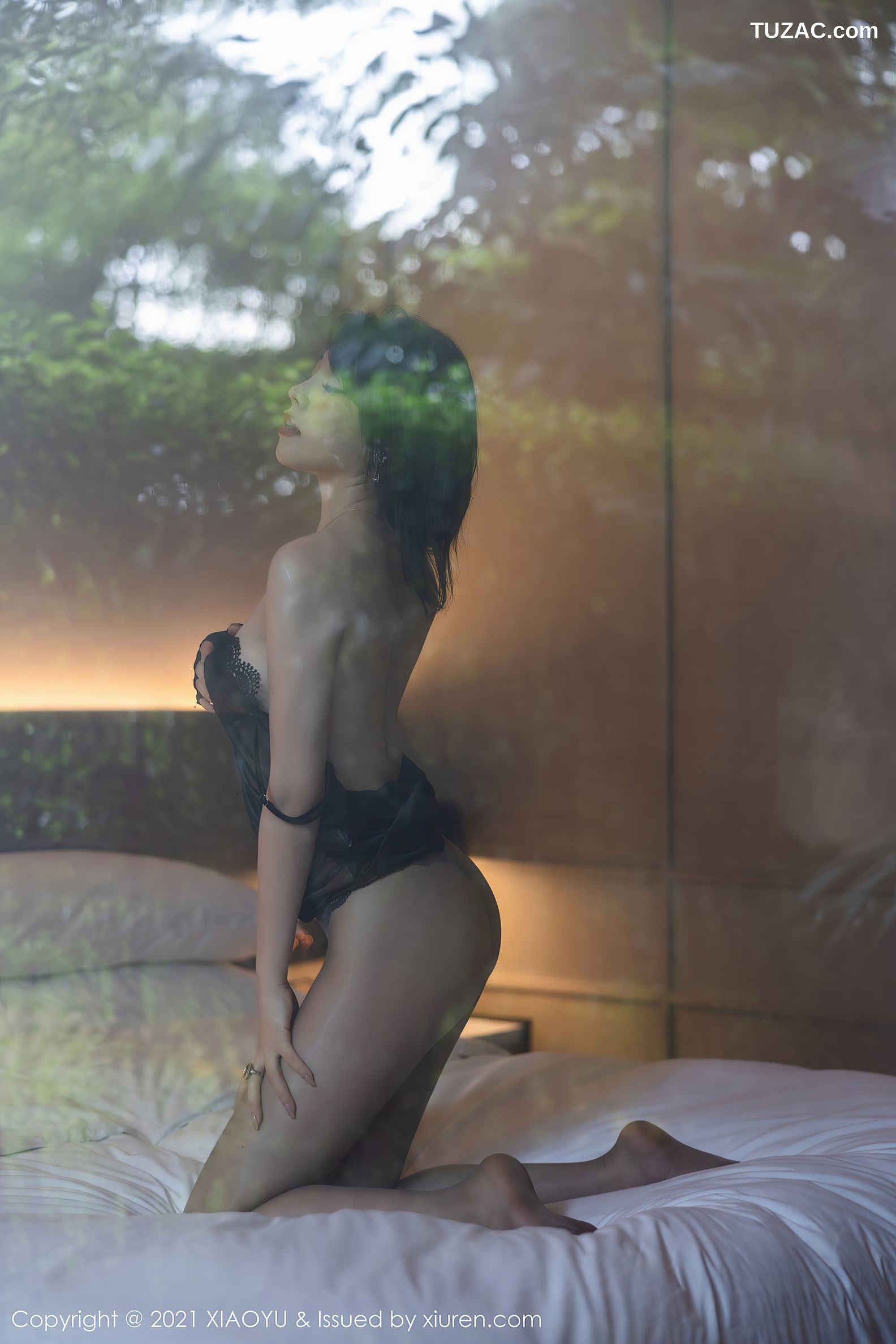XiaoYu语画界-611-芝芝Booty-镂空蕾丝吊带裙超薄黑丝-2021.09.09