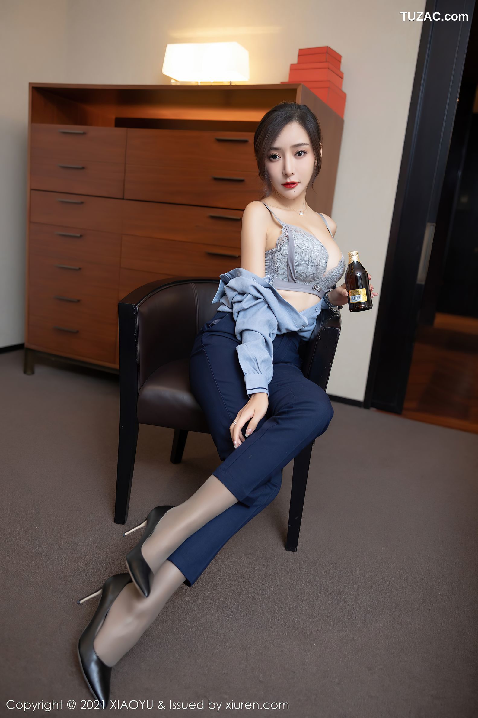 XiaoYu语画界-639-王馨瑶-深蓝职业OL装丝袜美腿-2021.10.25