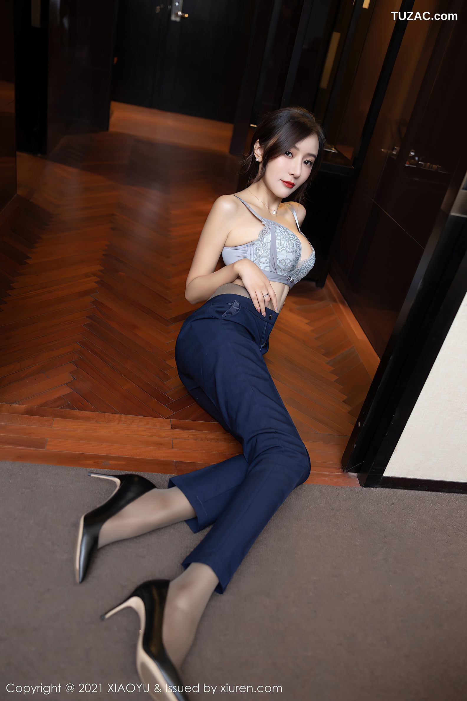 XiaoYu语画界-639-王馨瑶-深蓝职业OL装丝袜美腿-2021.10.25