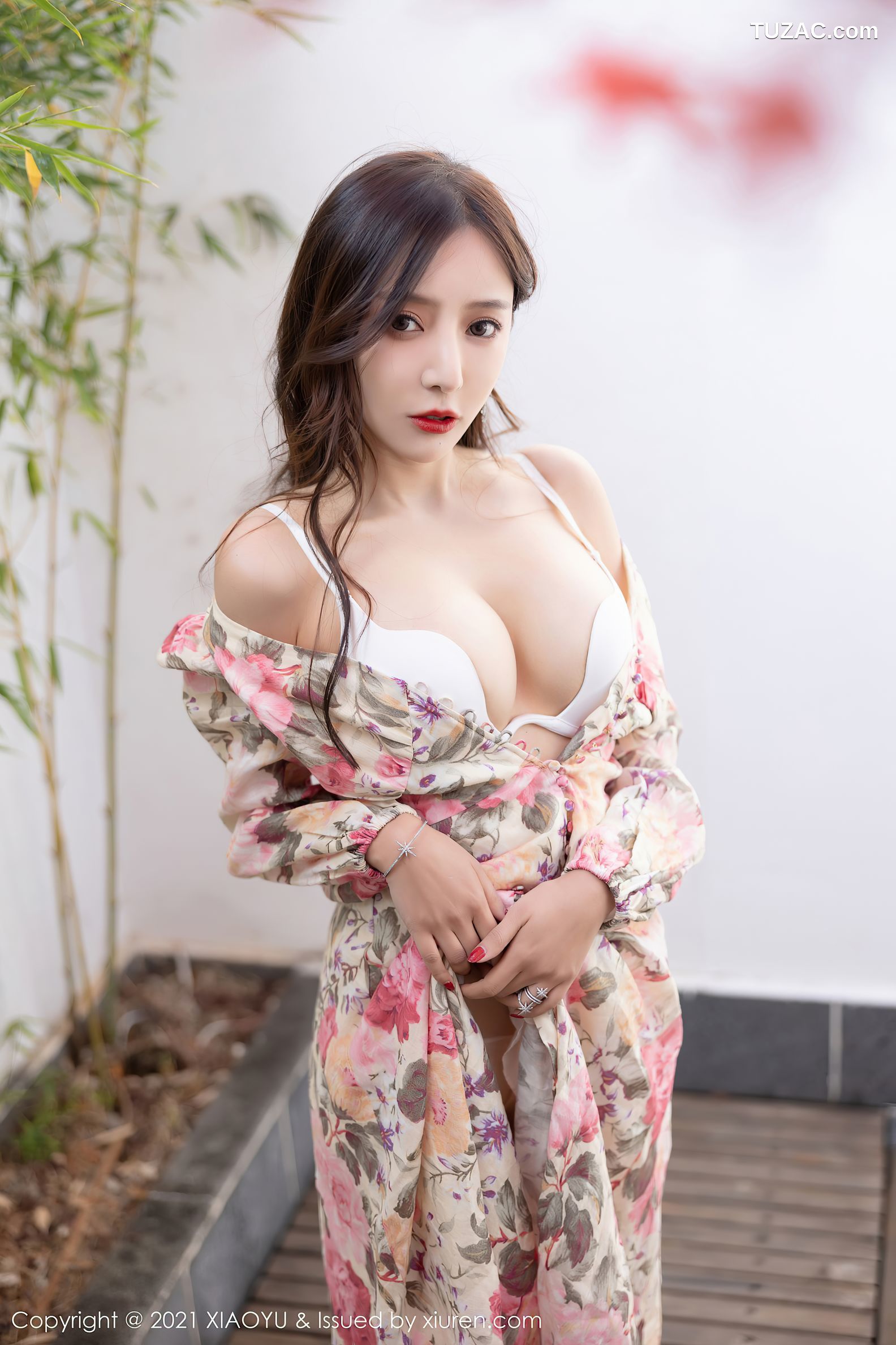XiaoYu语画界-682-王馨瑶Yanni-云南心愿旅拍花样长裙精致内衣-2021.12.23