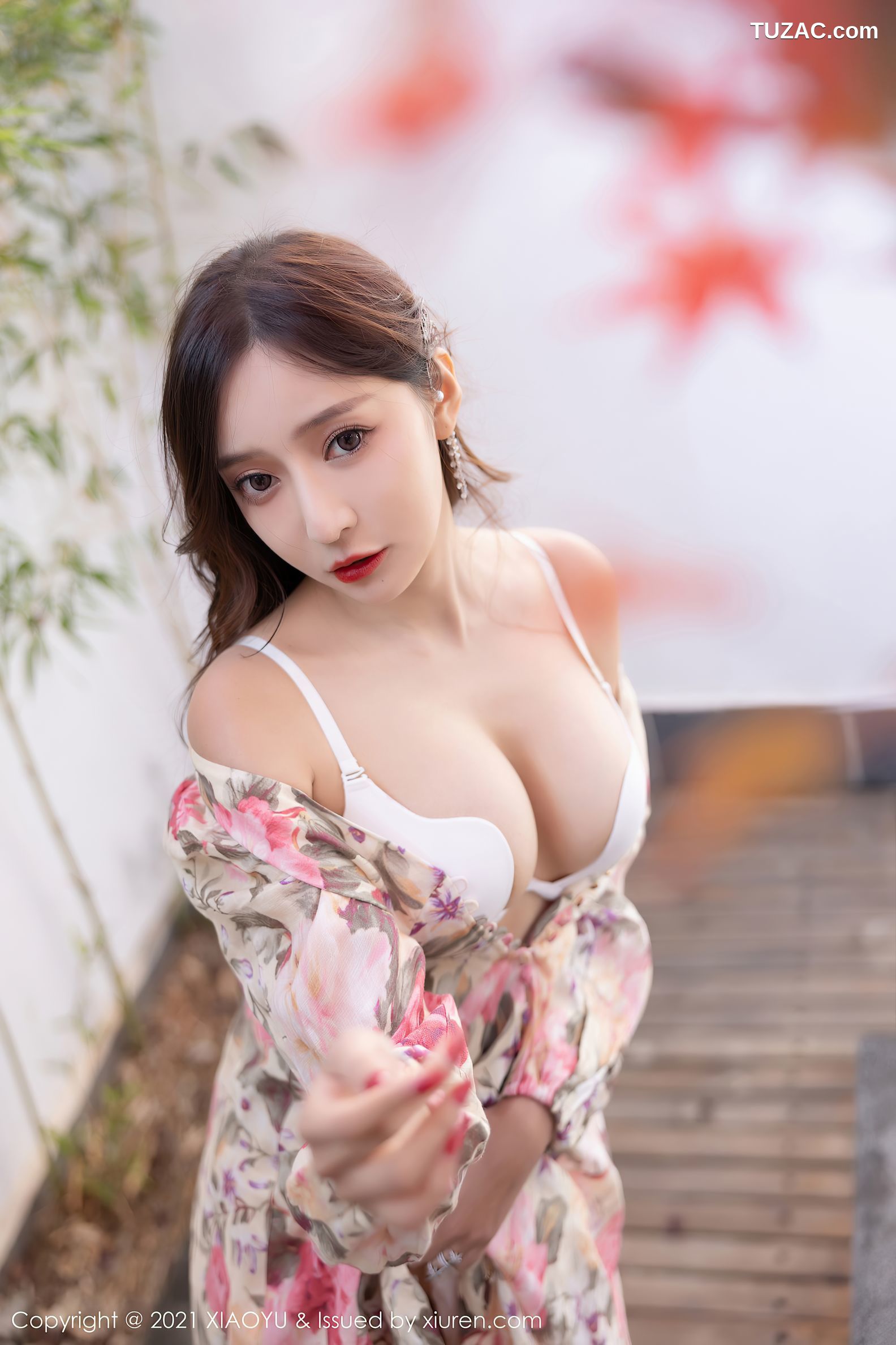 XiaoYu语画界-682-王馨瑶Yanni-云南心愿旅拍花样长裙精致内衣-2021.12.23