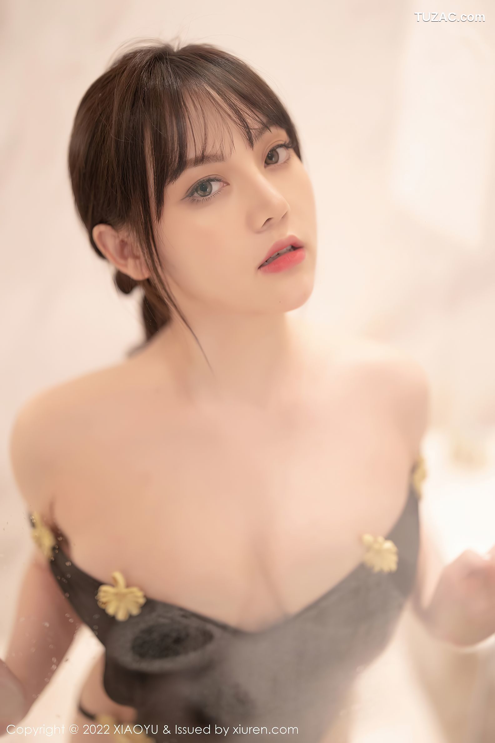 XiaoYu语画界-761-豆瓣酱-粉色轻透服饰白丝袜-2022.04.20