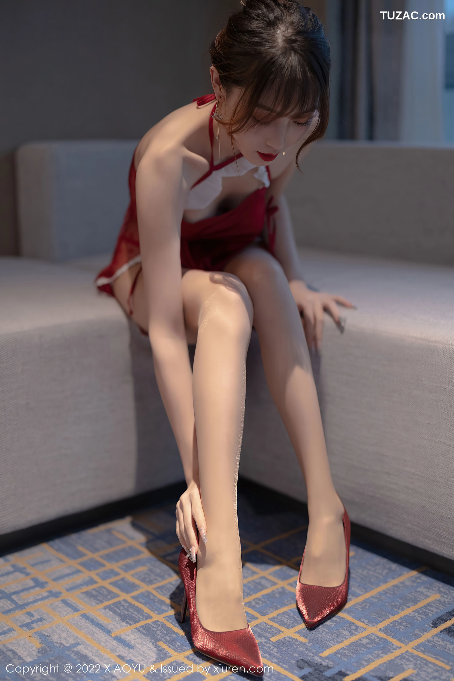 XiaoYu语画界-769-林星阑-粉露肩衫粉灰短裙