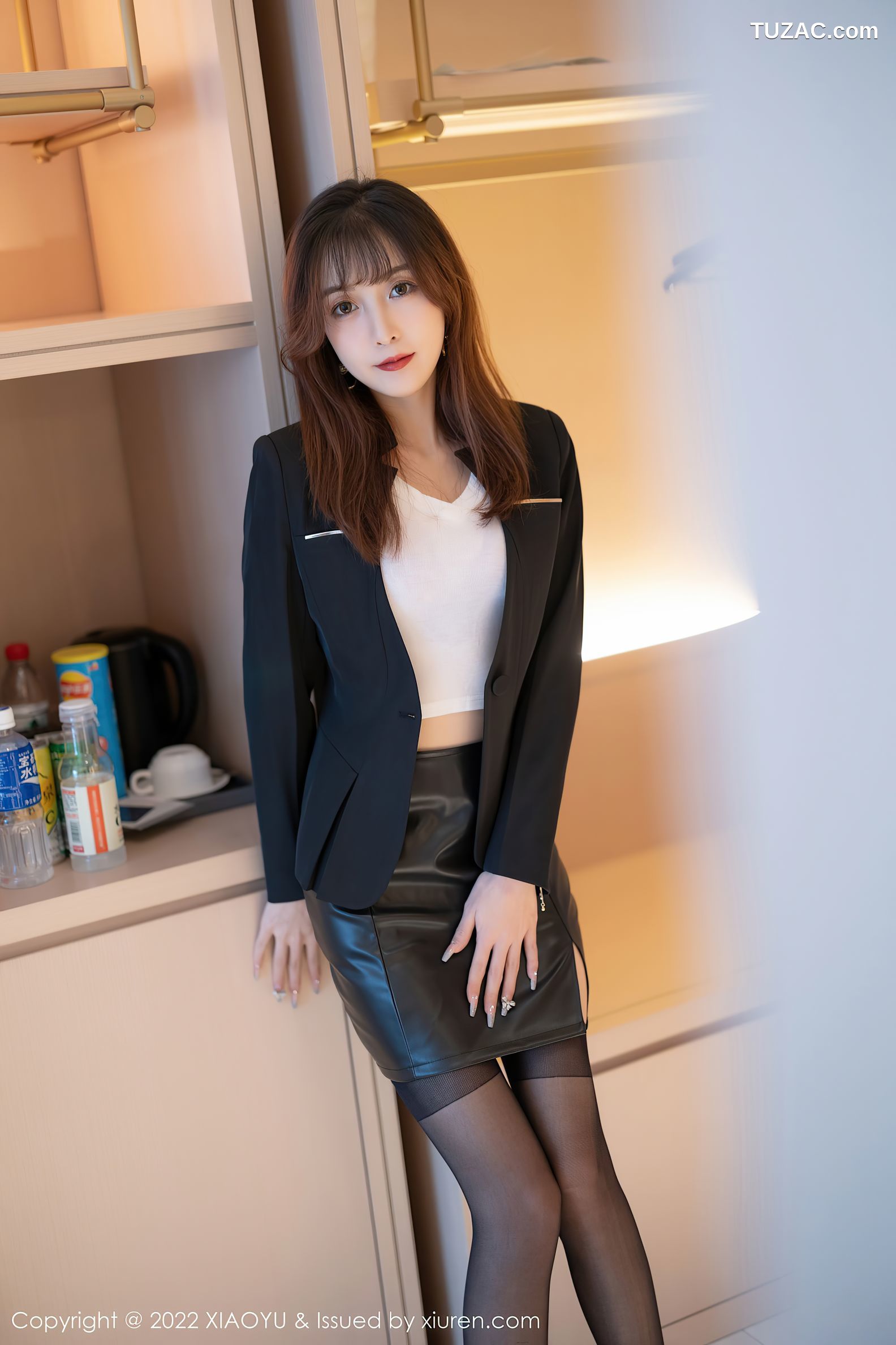 XiaoYu语画界-775-林星阑-深蓝外衣黑短裙红色蕾丝内衣黑丝-2022.05.11