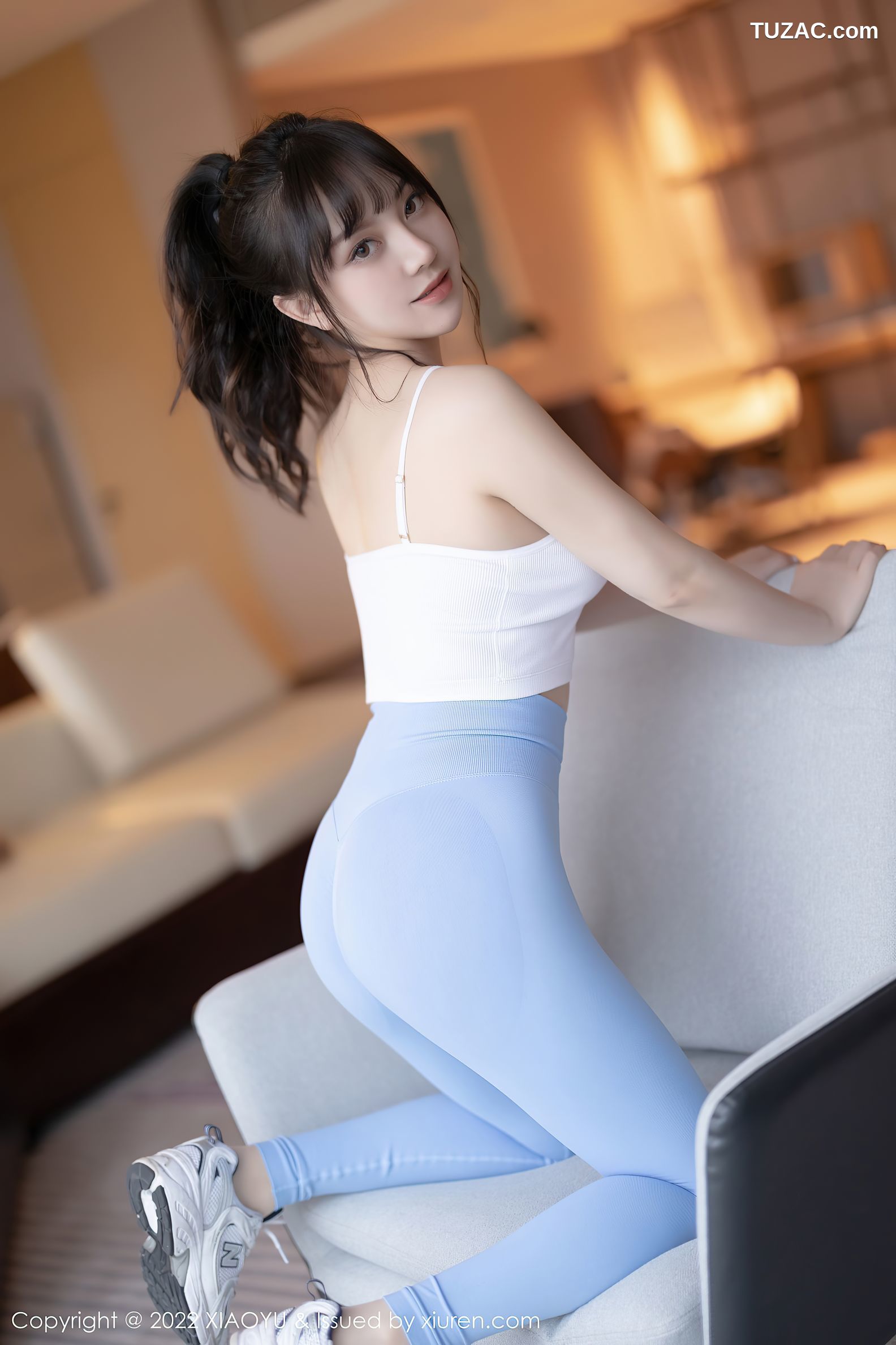 XiaoYu语画界-776-豆瓣酱-白色收身上衣紧身运动裤-2022.05.12